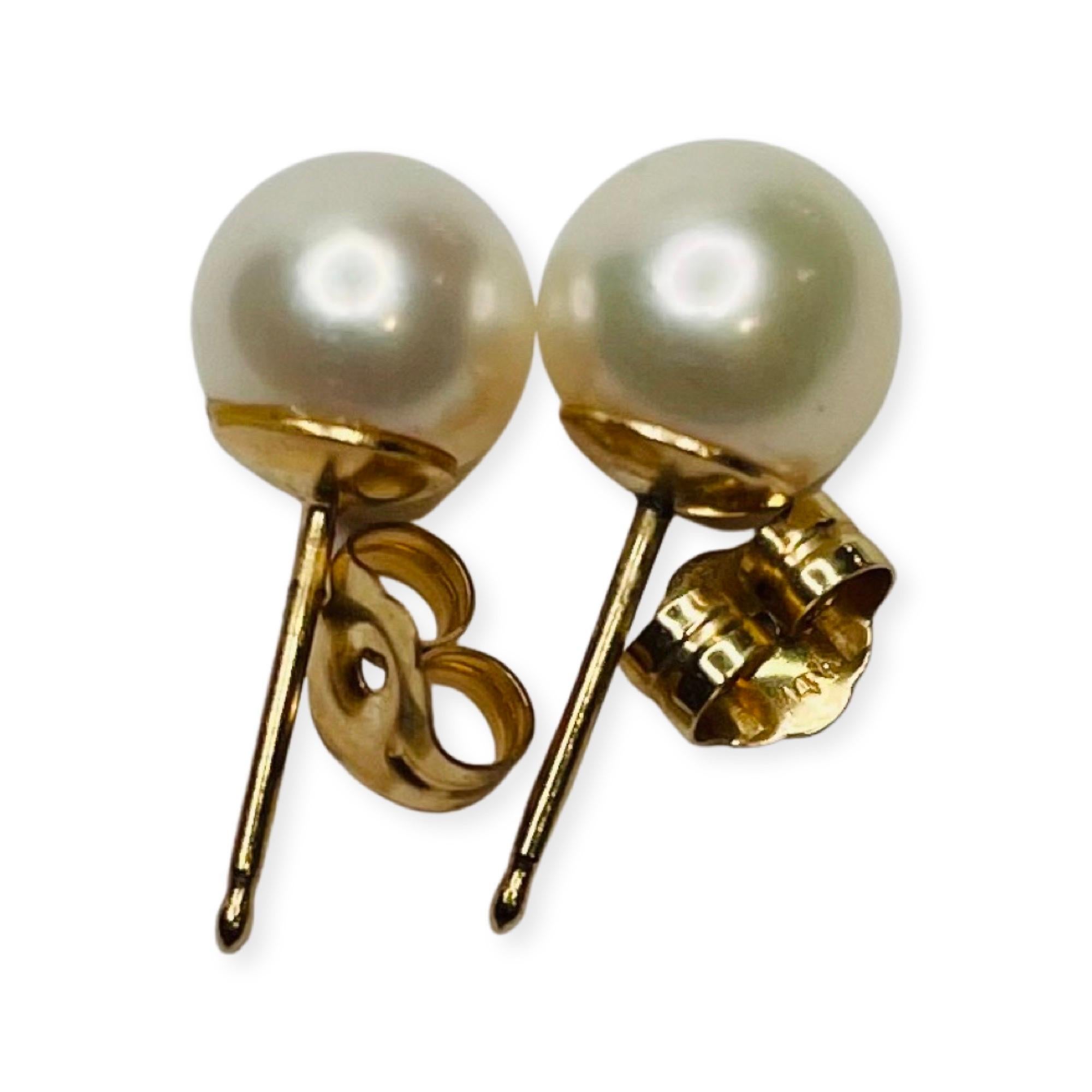 Round Cut Lithos 18K Yellow Gold Cultured Japanese Akoya Pearl Earring For Sale