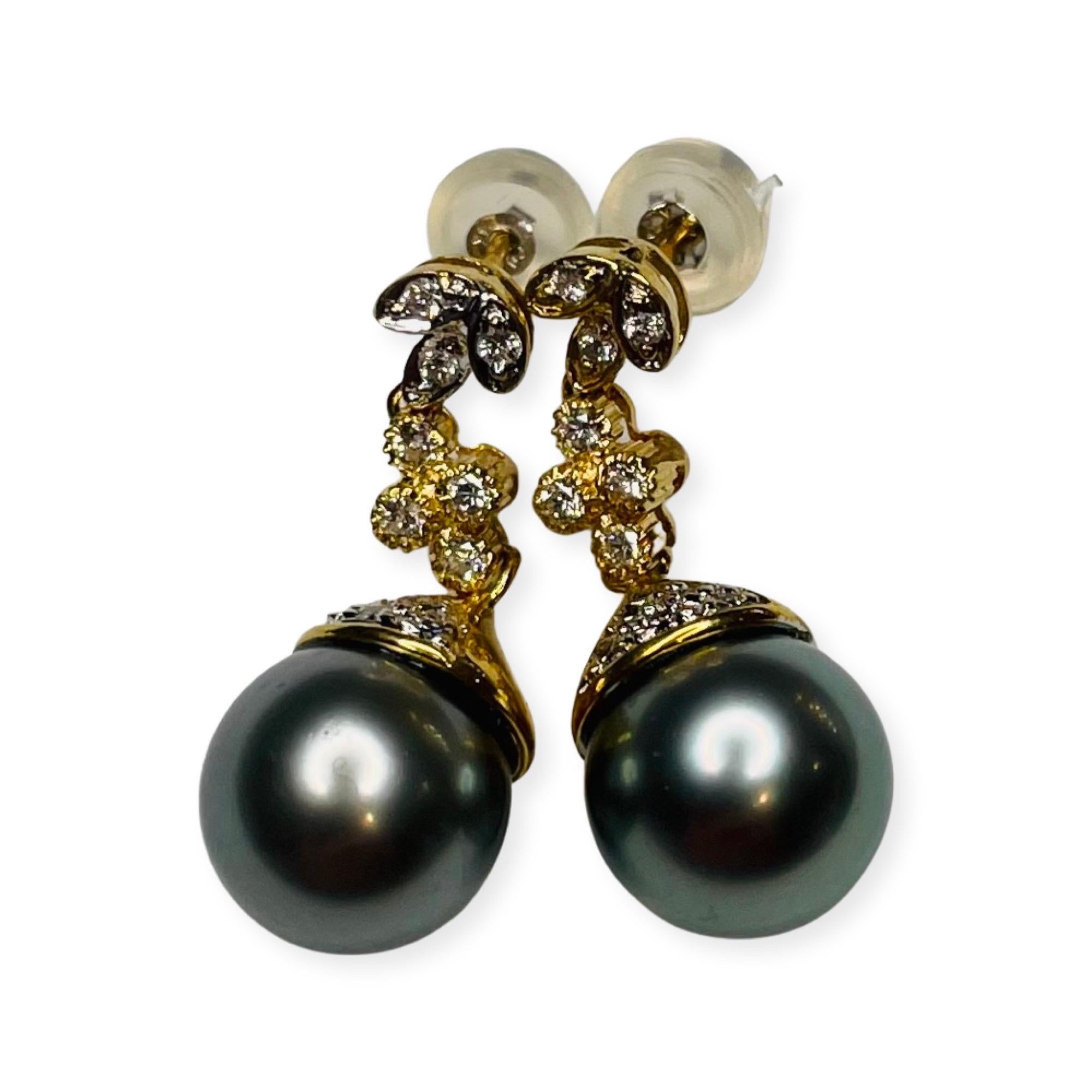 Round Cut Lithos 18K Yellow Gold Diamond and Natural Color Black Tahitian Pearl Earrings For Sale