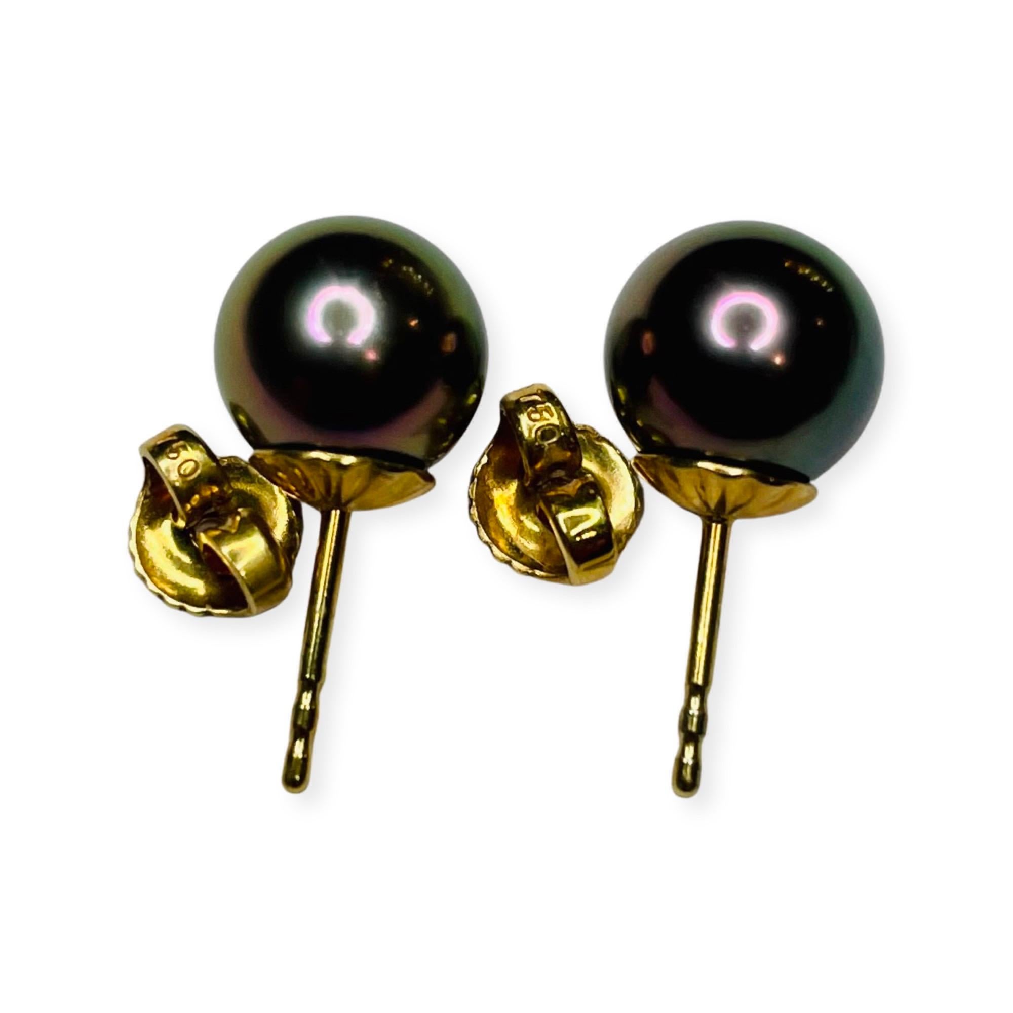 Round Cut Lithos 18K Yellow Gold Natural Color Cultured Black Tahitian Pearl Earrings For Sale