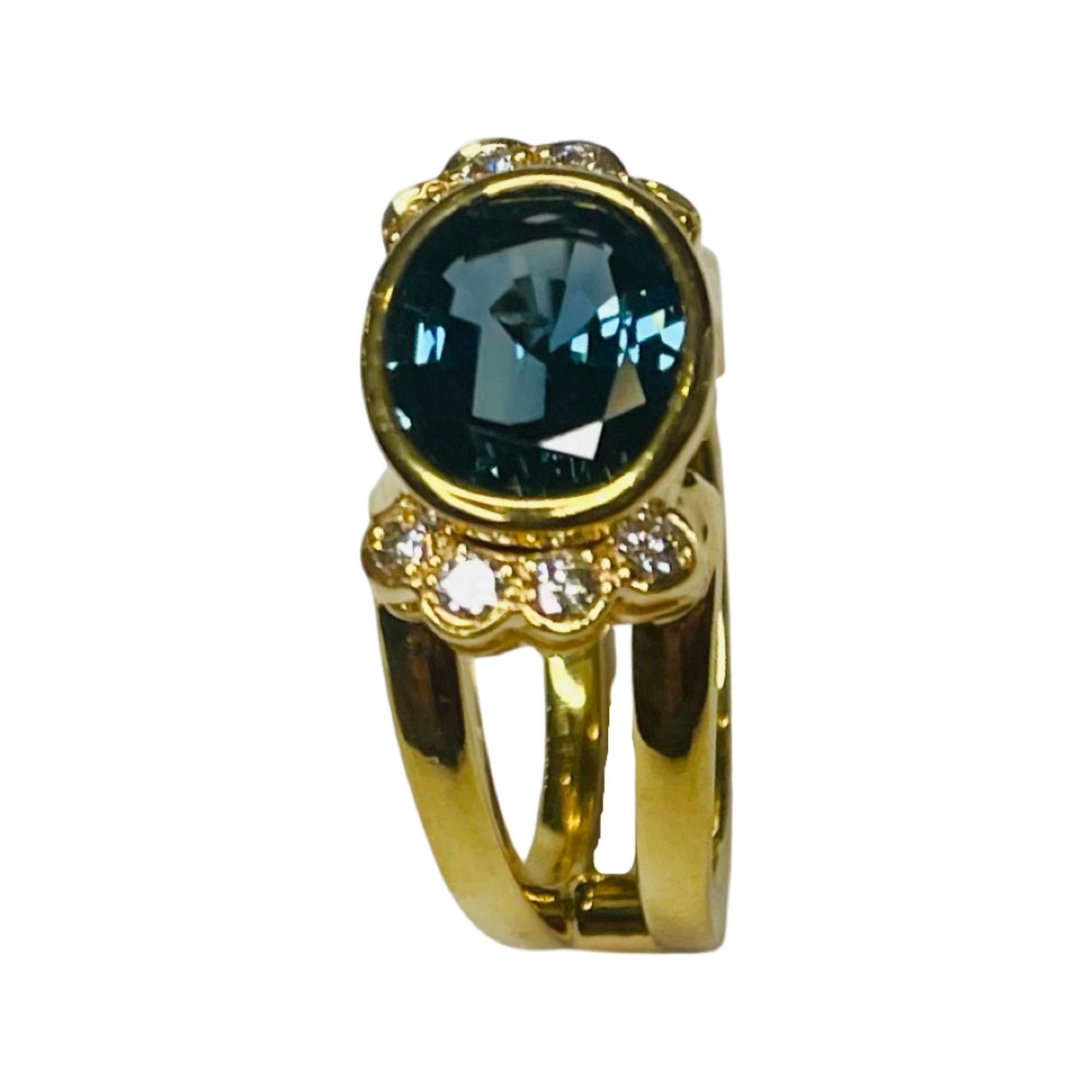 Oval Cut Lithos 18K Yellow Gold Natural Sapphire and Diamond Ring For Sale