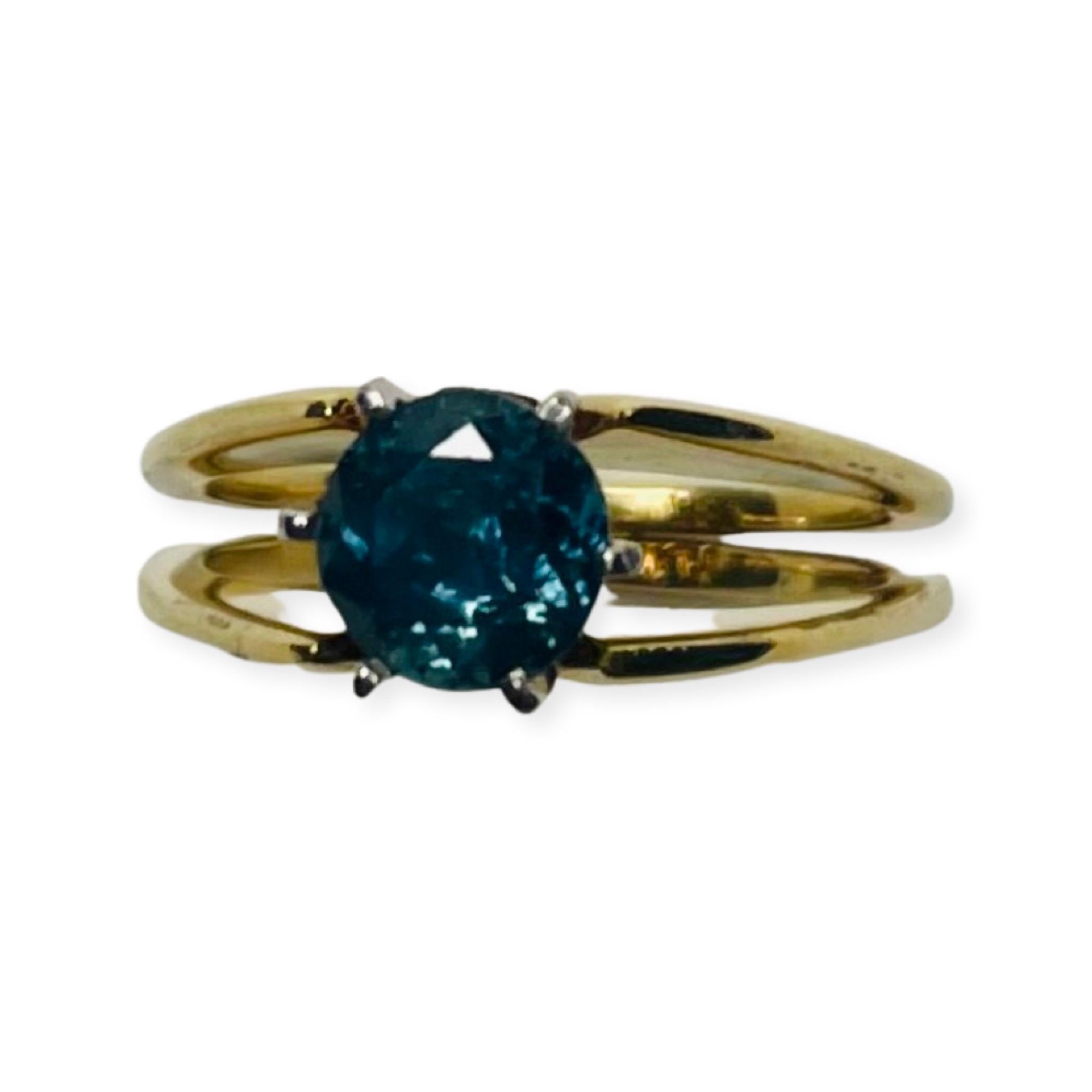 Round Cut Lithos 18K Yellow Gold, Platinum, and Montana Sapphire Ring For Sale