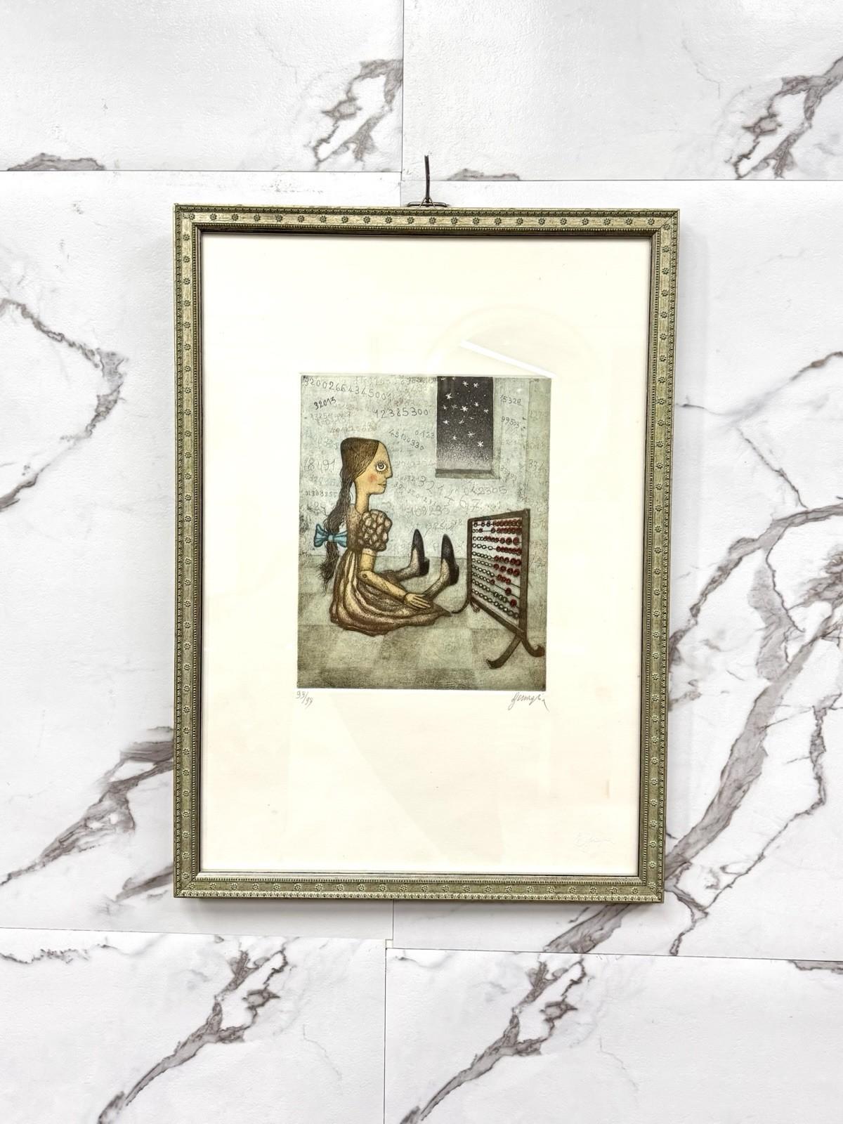 Litografia originale di Enrico Benaglia, firmata e numerata 99/99.

Una delle opere più iconiche dell’artista, in cui una bambola meccanica è raffigurata accanto a un pallottoliere, in un universo onirico costellato di numeri e simboli. L’atmosfera