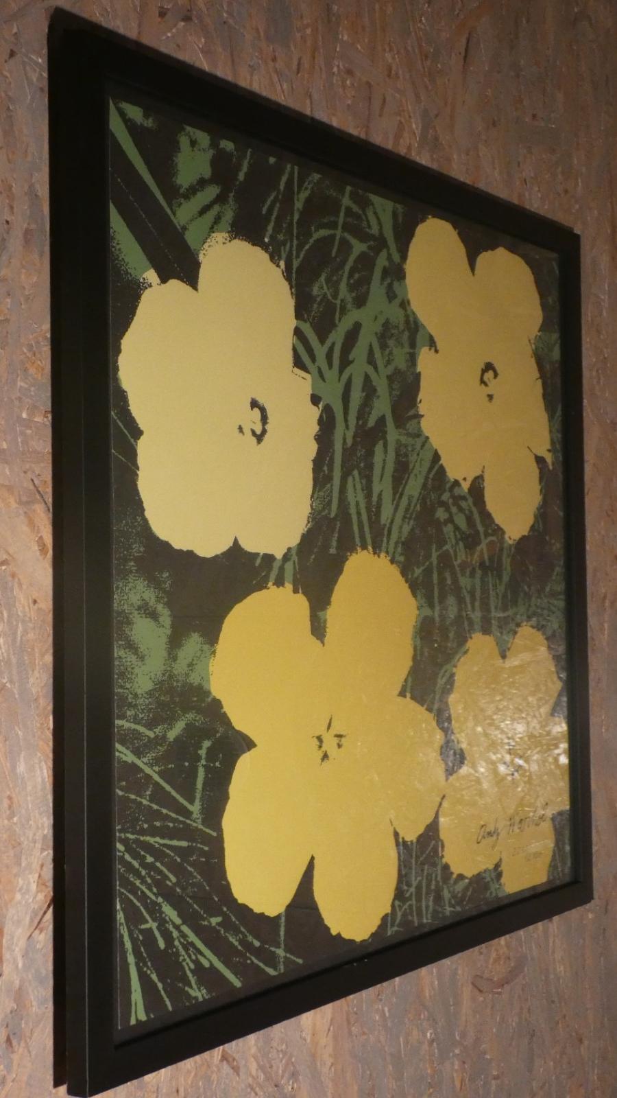 I Fiori di Andy Warhol fecero la loro prima comparsa sulla scena artistica di New York nel 1964 quando vennero esposti alla Leo Castelli Galley. riscuotendo un’enorme successo.

Flowers in versione Pop Art sono tra i lavori più suggestivi e più