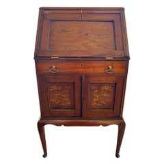Little 19th Century Drop Front Desk by Gillows of Lancaster, Honeysuckle Detail
