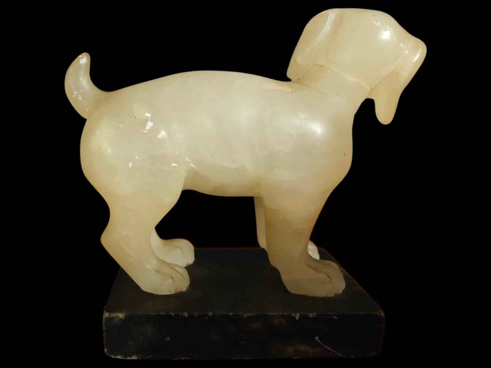 Little Alabaster Dog of the 19th Century In Good Condition For Sale In Madrid, ES
