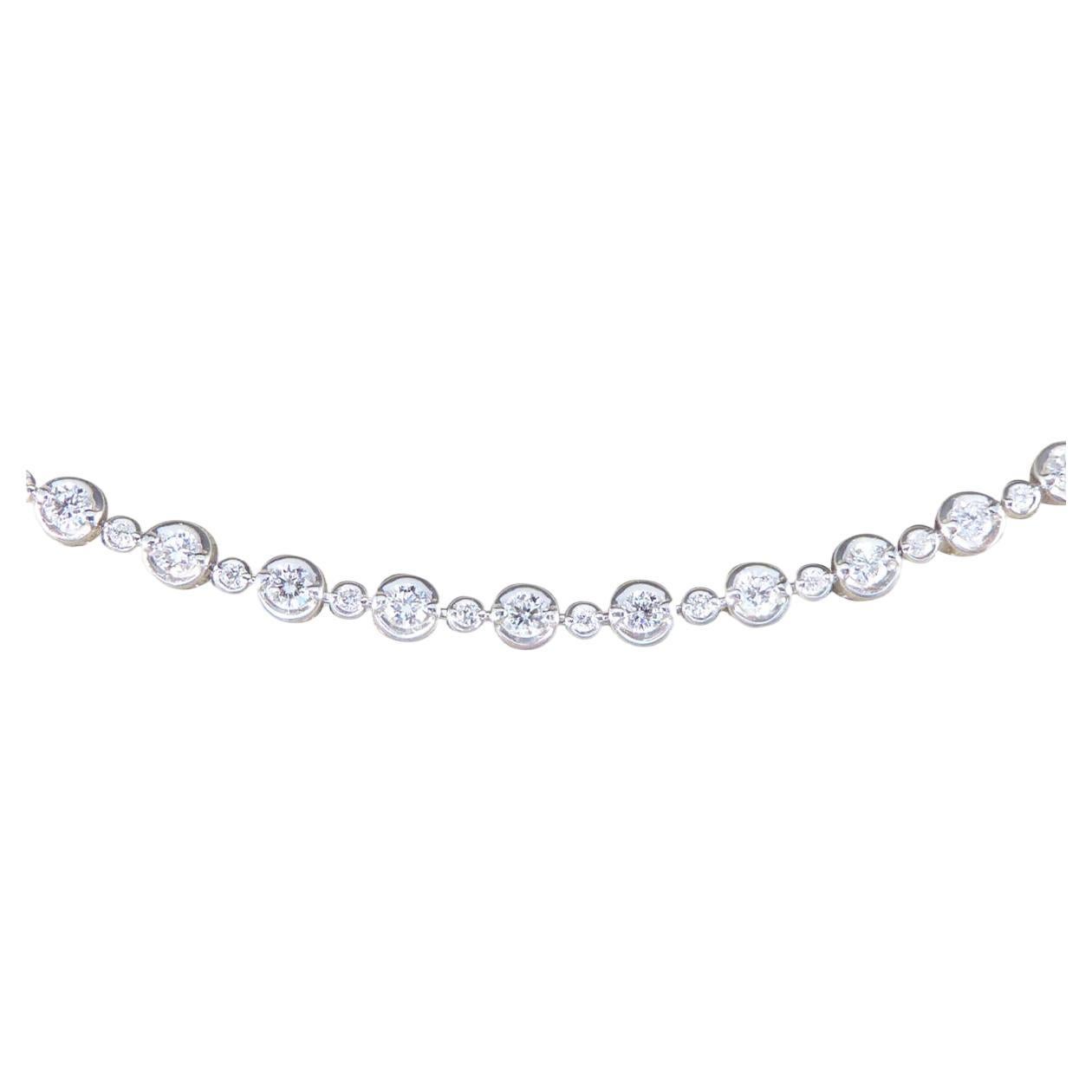 Pulsera de tenis con diamantes pequeños y grandes alternados en oro blanco de 18 ct en venta