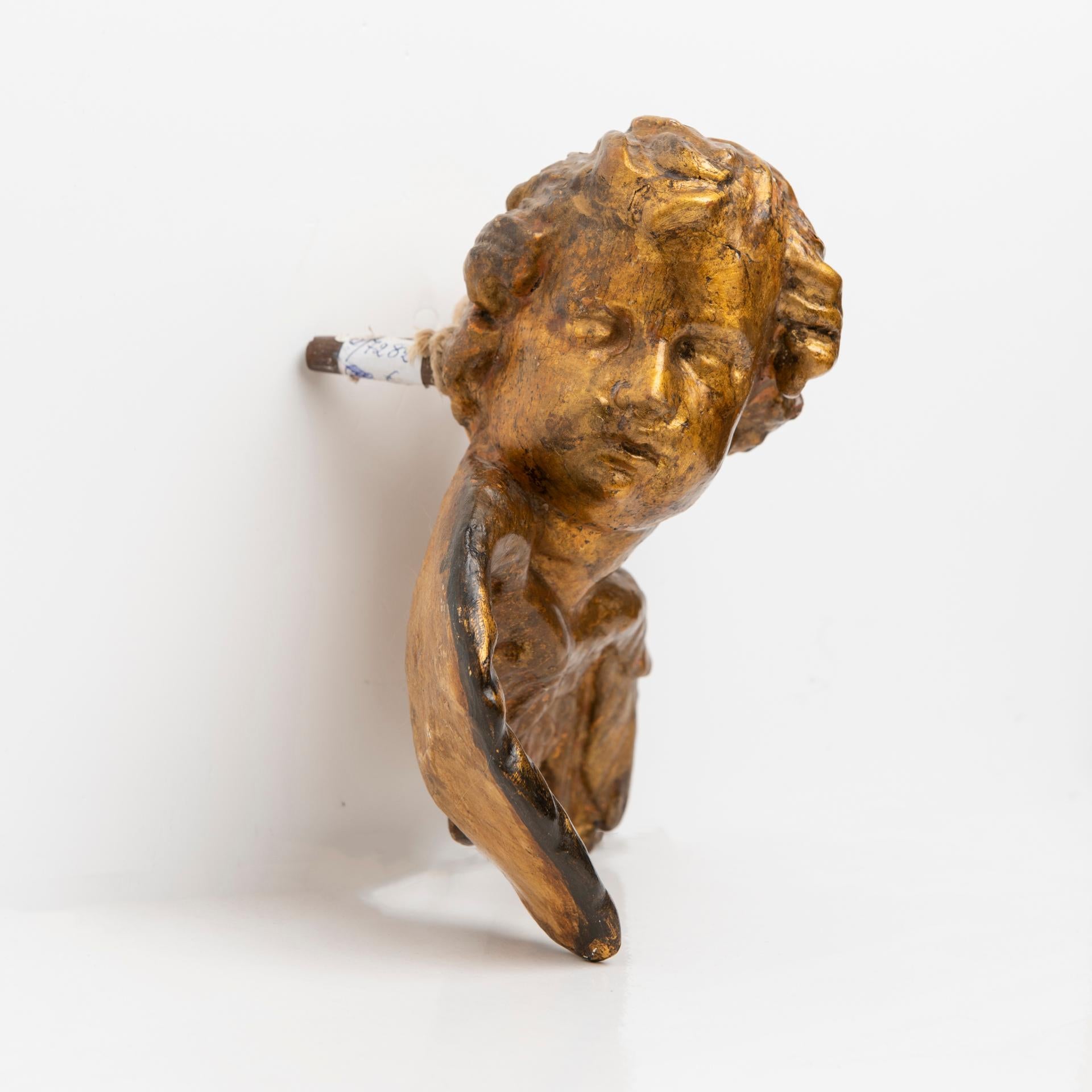 Italian Little Angel in Gilded Wood For Sale