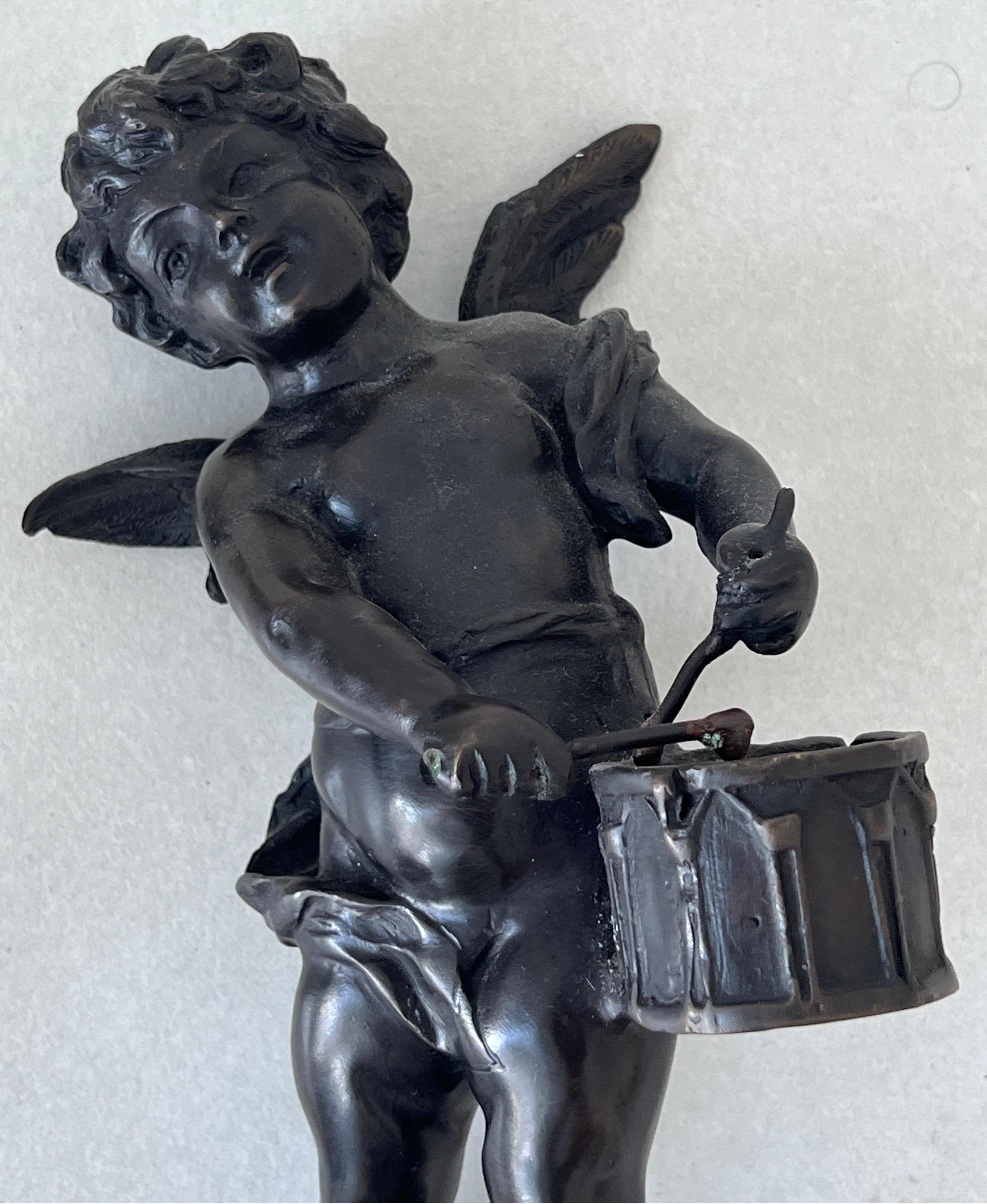 Kleine Engel spielende Instrumente, Hippolyte Francois Moreau, Bronze 1870, Frankreich (Französisch) im Angebot