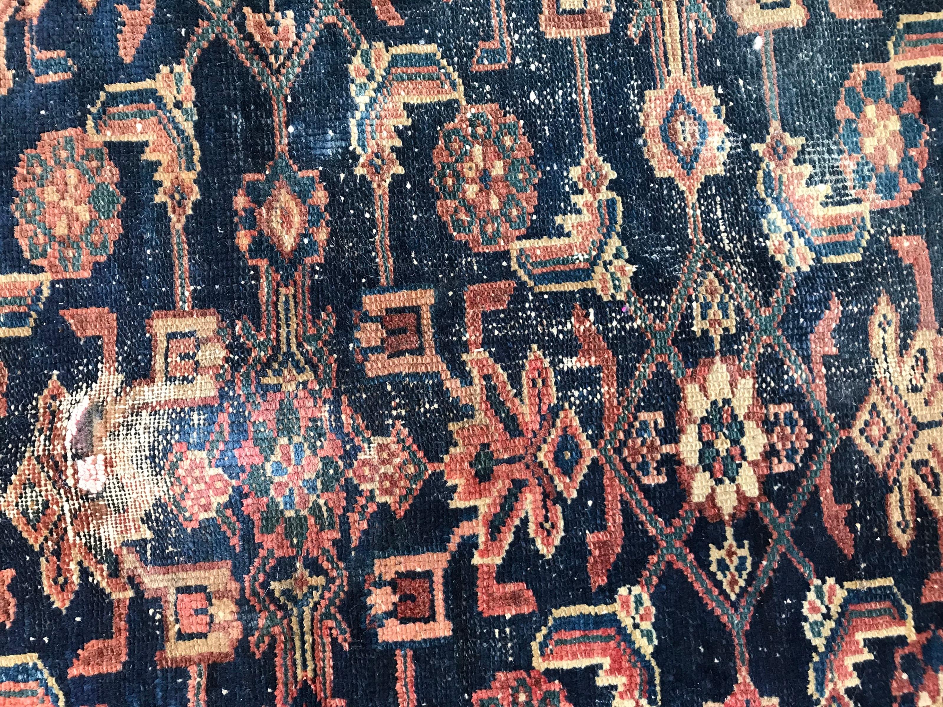 Bobyrug’s Little Antique Mahal Rug In Fair Condition For Sale In Saint Ouen, FR