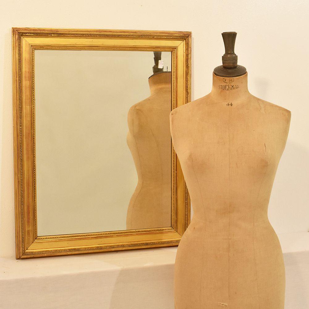 The antique rectangular wall mirror proposed here has a Golden Frame in pure Gold Leaf. 

This antique little rectangle mirror was realised in the 19th century XIX. Napoleon III

We can note that the mirror and the back are authentic and