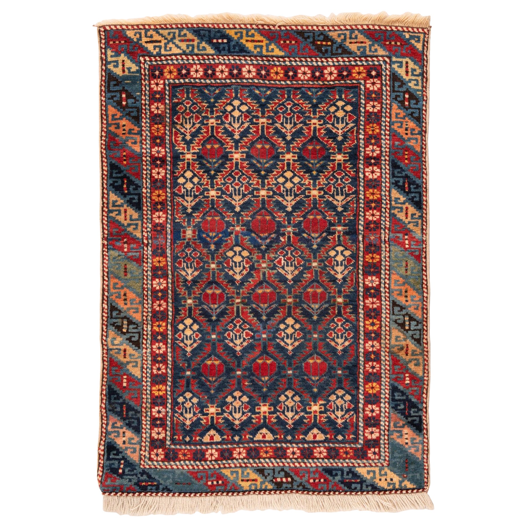 Kleiner antiker Shirvan-Teppich im Angebot