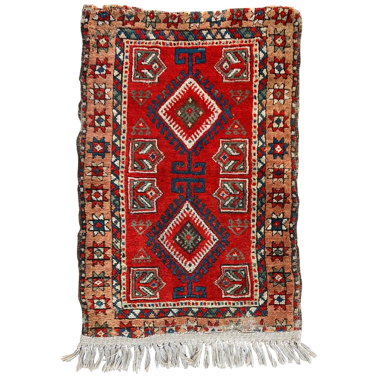Petit tapis turc ancien Yastik en vente