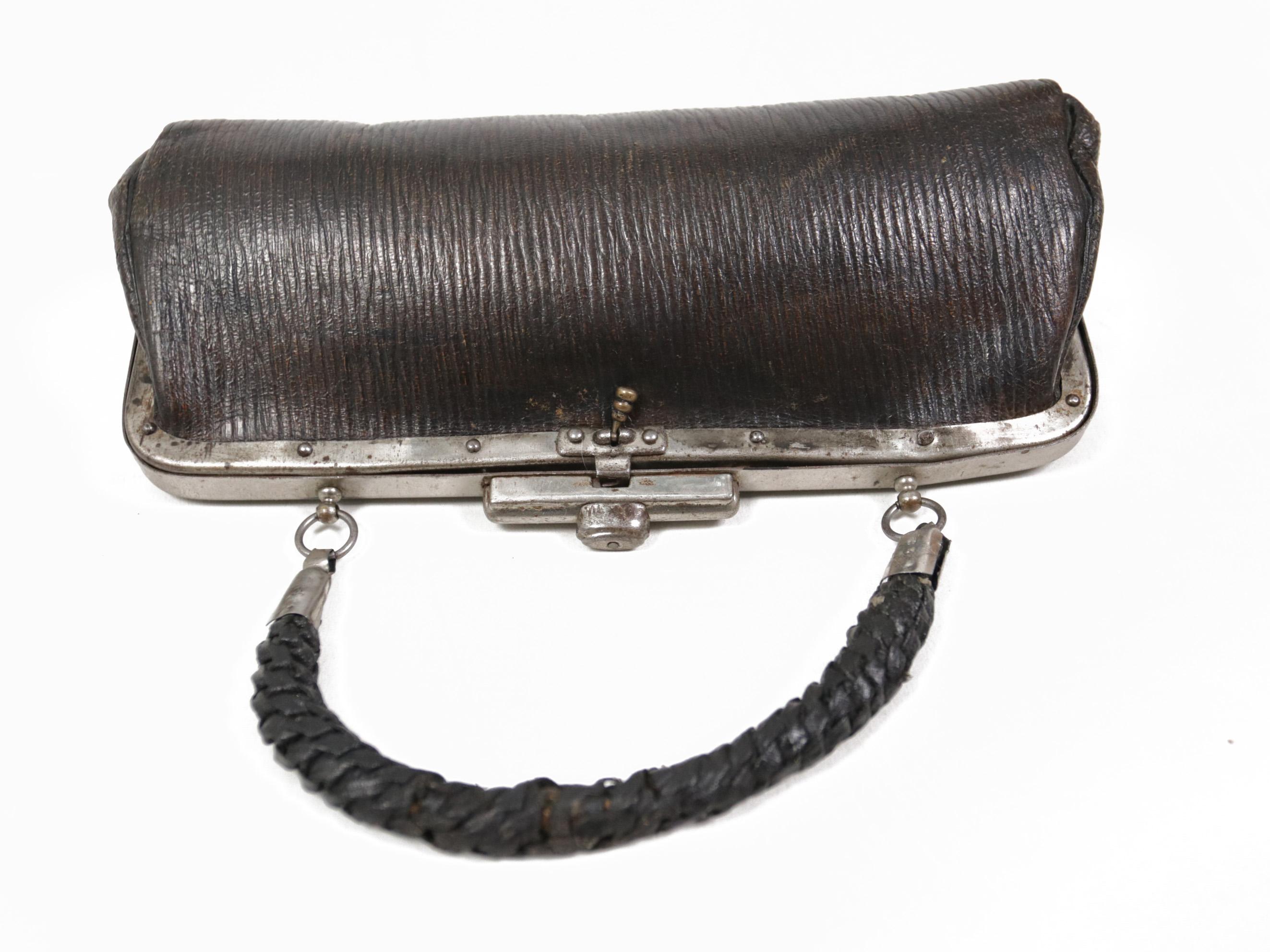 Embossed Little Art Deco Ribbed Leather Black Handbag, circa 1920 For Sale