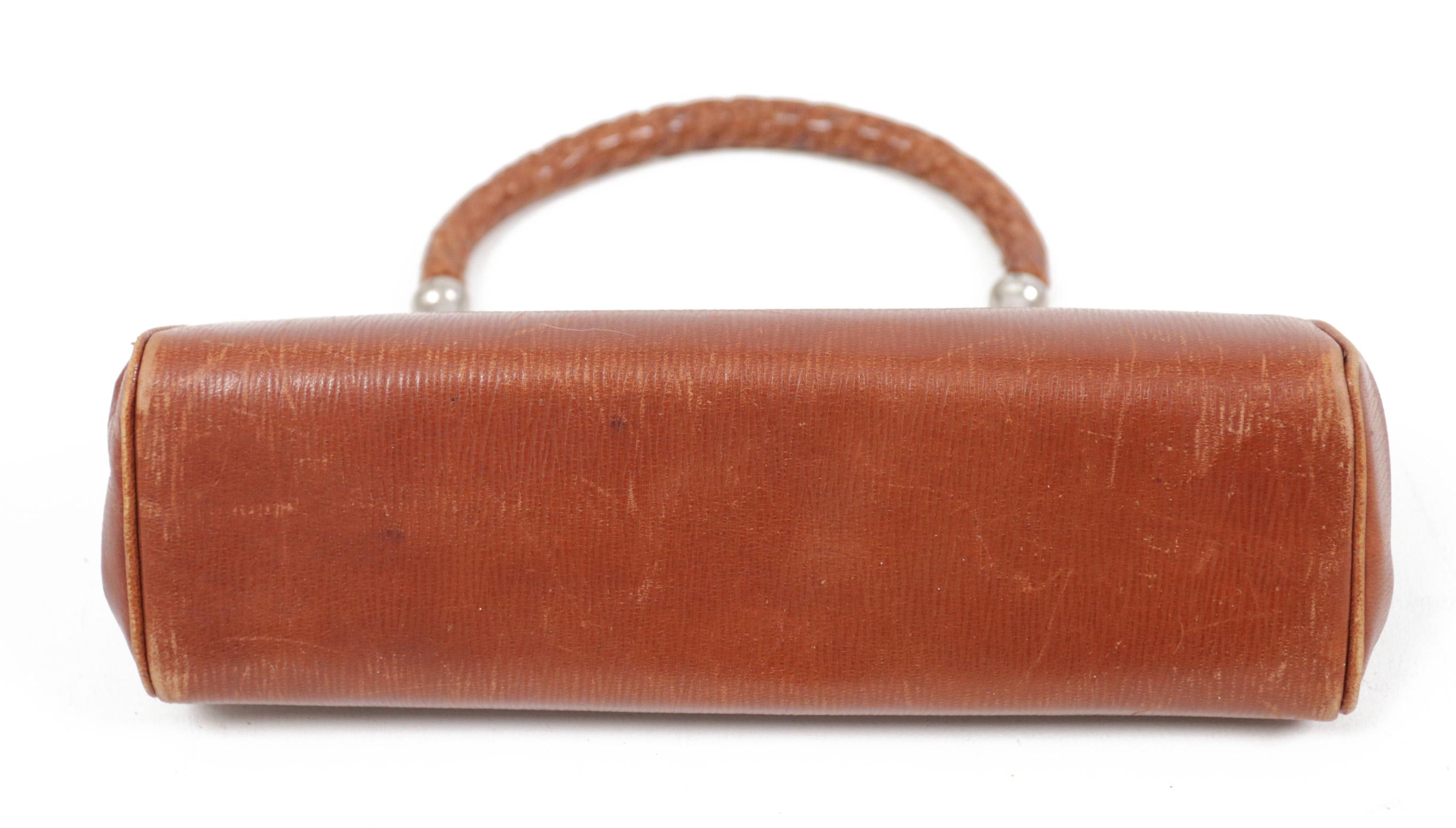 Little Art Deco Ribbed Leather Brown Handbag C. 1920 For Sale 4