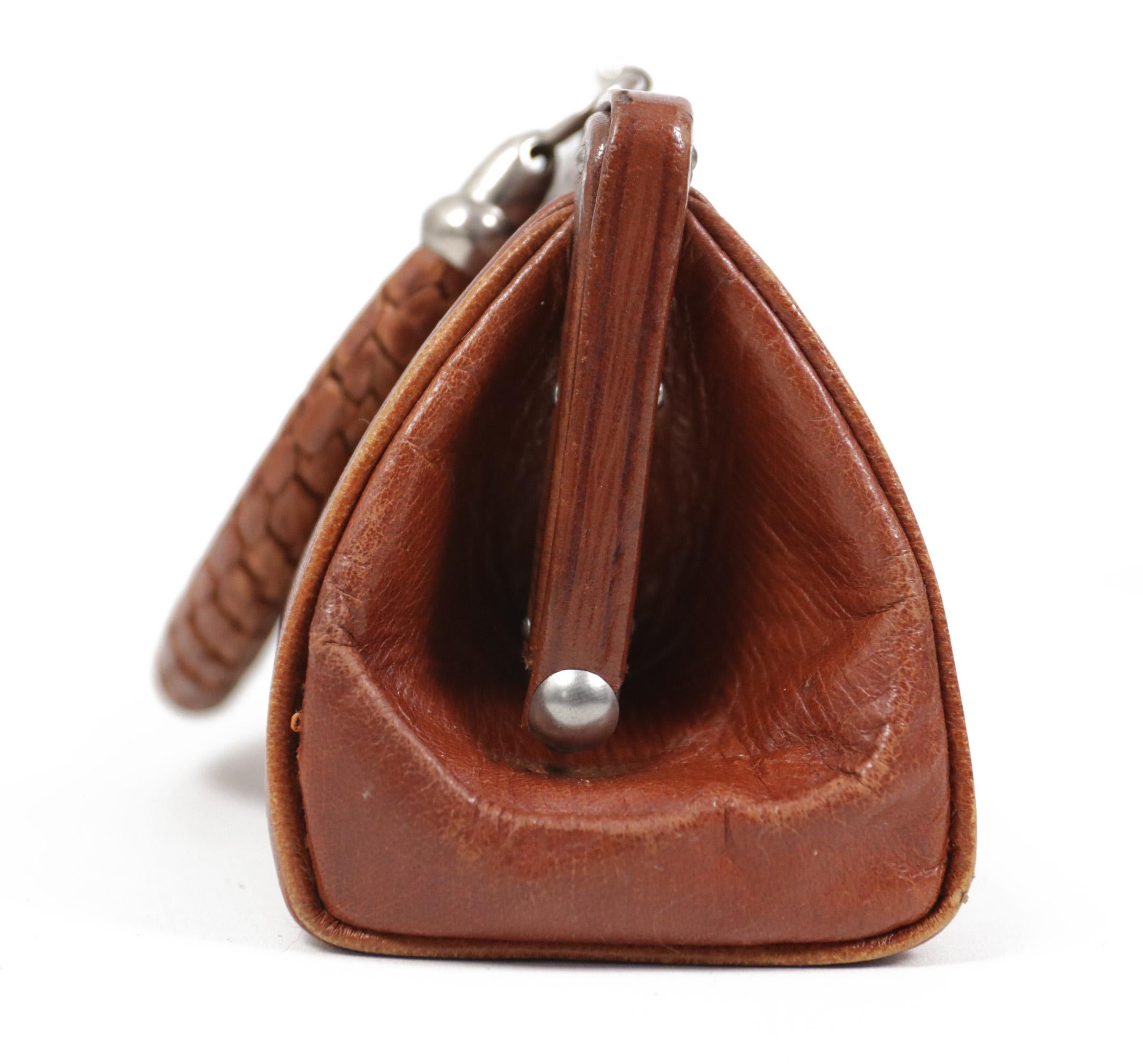 Embossed Little Art Deco Ribbed Leather Brown Handbag C. 1920 For Sale