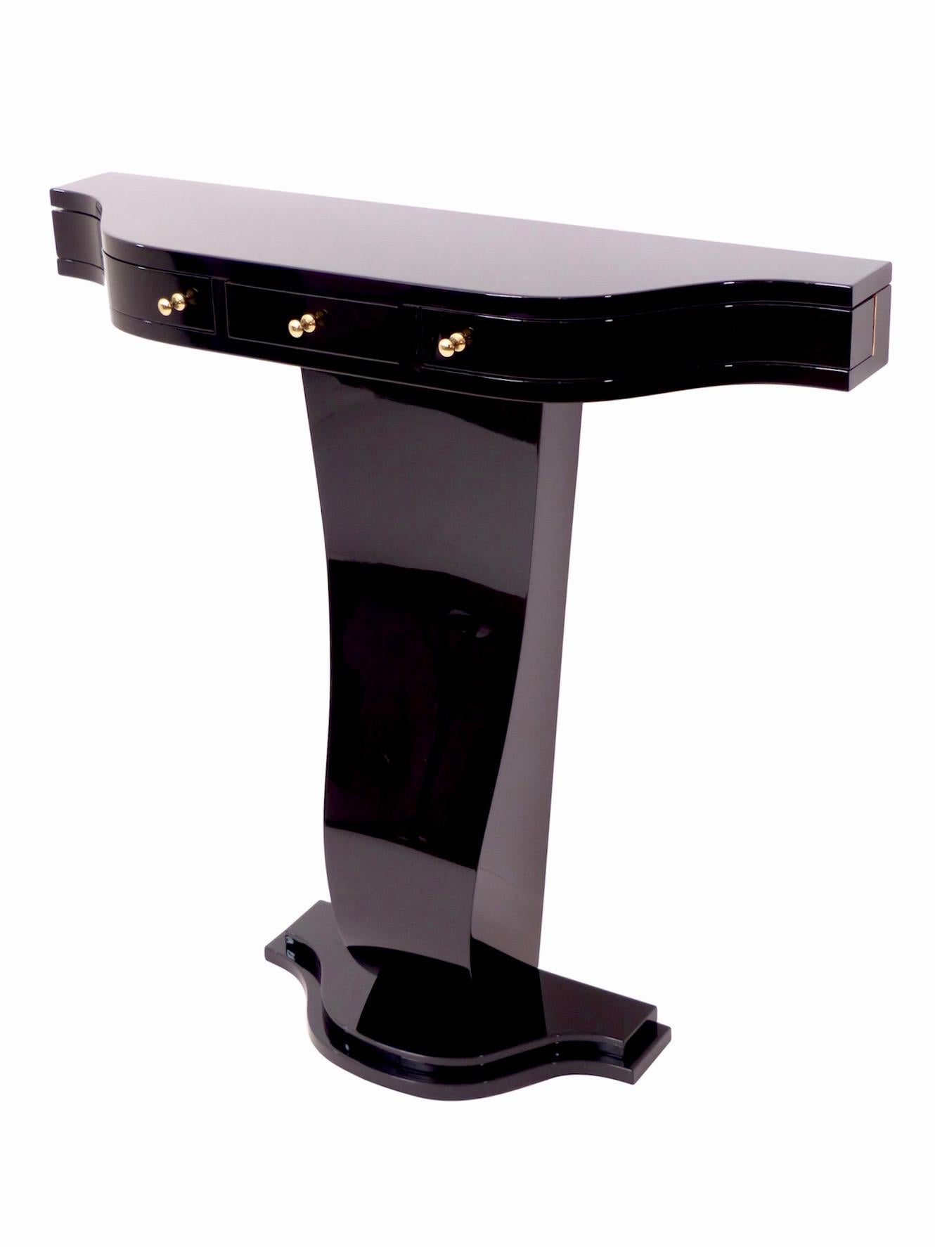 Little Art Deco Style Console Table in Black Piano Lacquer Made in Germany In New Condition For Sale In Baden-Baden, Baden-Württemberg