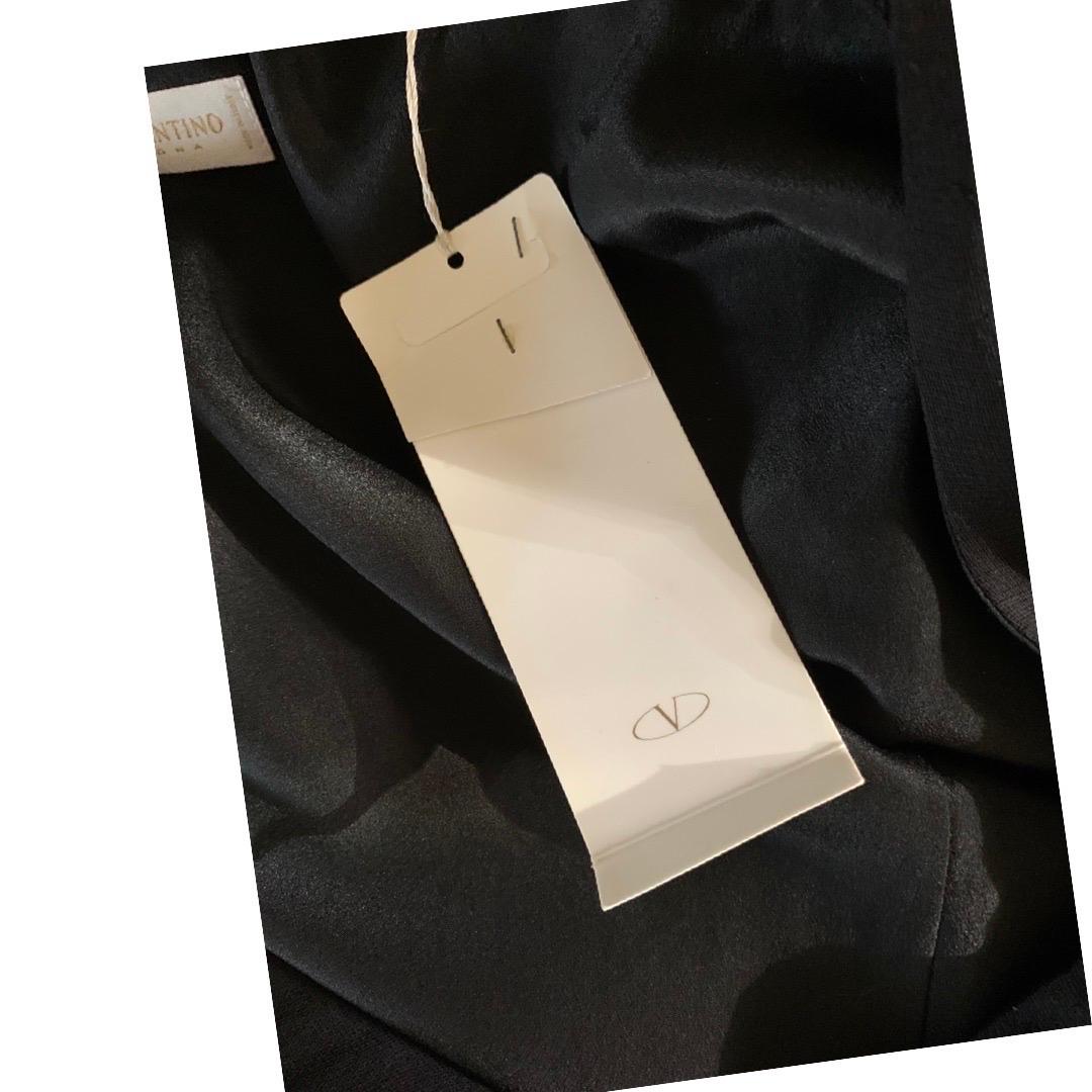Kleines schwarzes Kleid Valentino Roma Drapierte Vorderseite Chemise, Italien NWT Größe 8 im Angebot 2