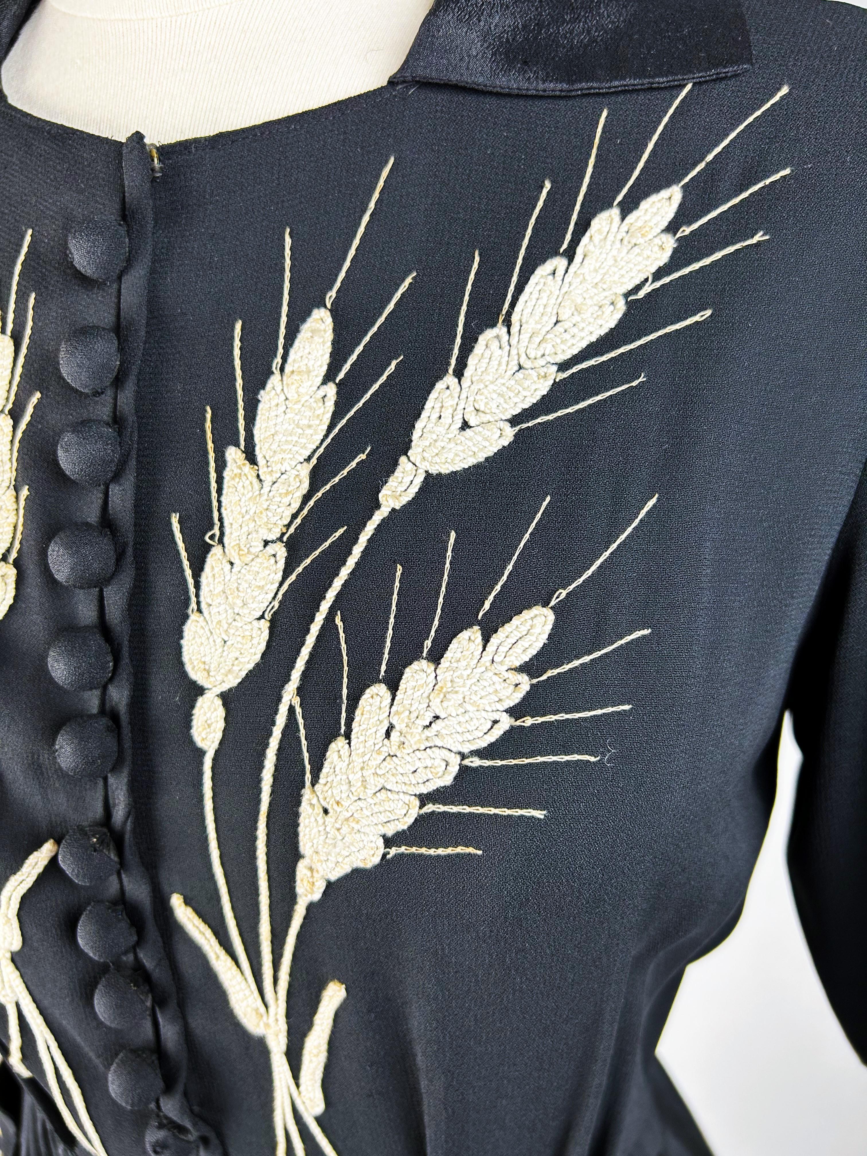 Little black dress with embroidered ears of wheat - France Circa 1945 For Sale 5