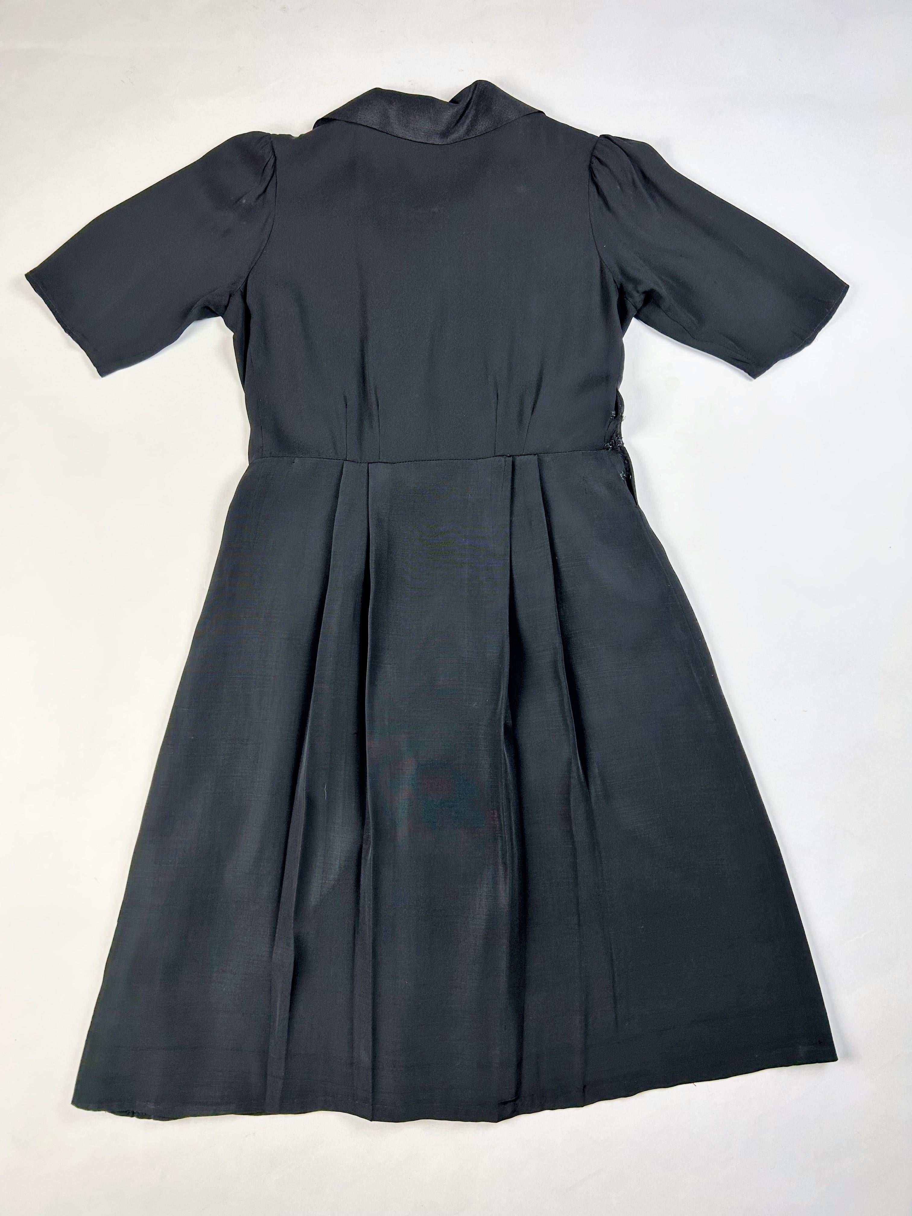 Little black dress with embroidered ears of wheat - France Circa 1945  For Sale 9