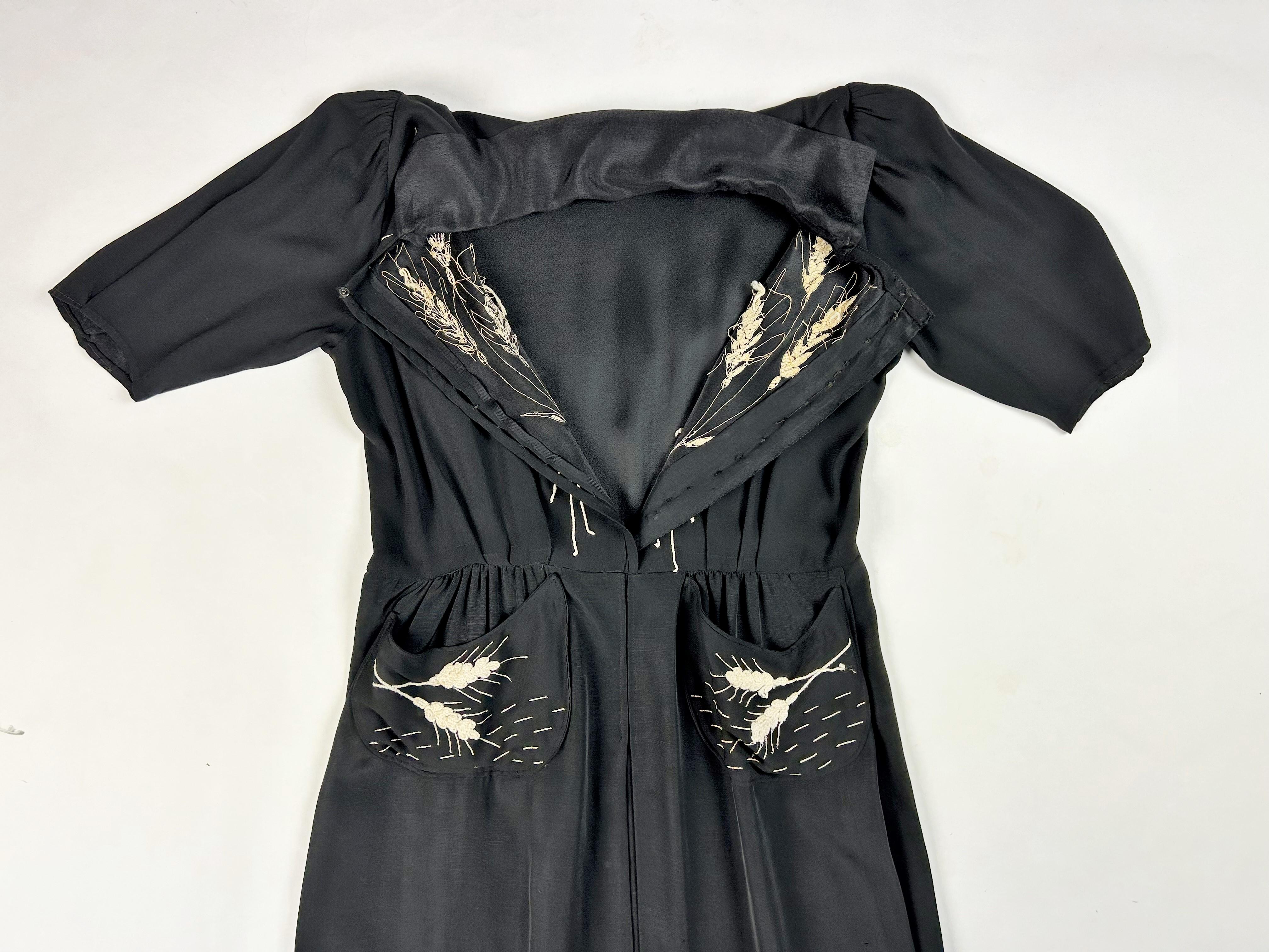 Little black dress with embroidered ears of wheat - France Circa 1945  For Sale 10