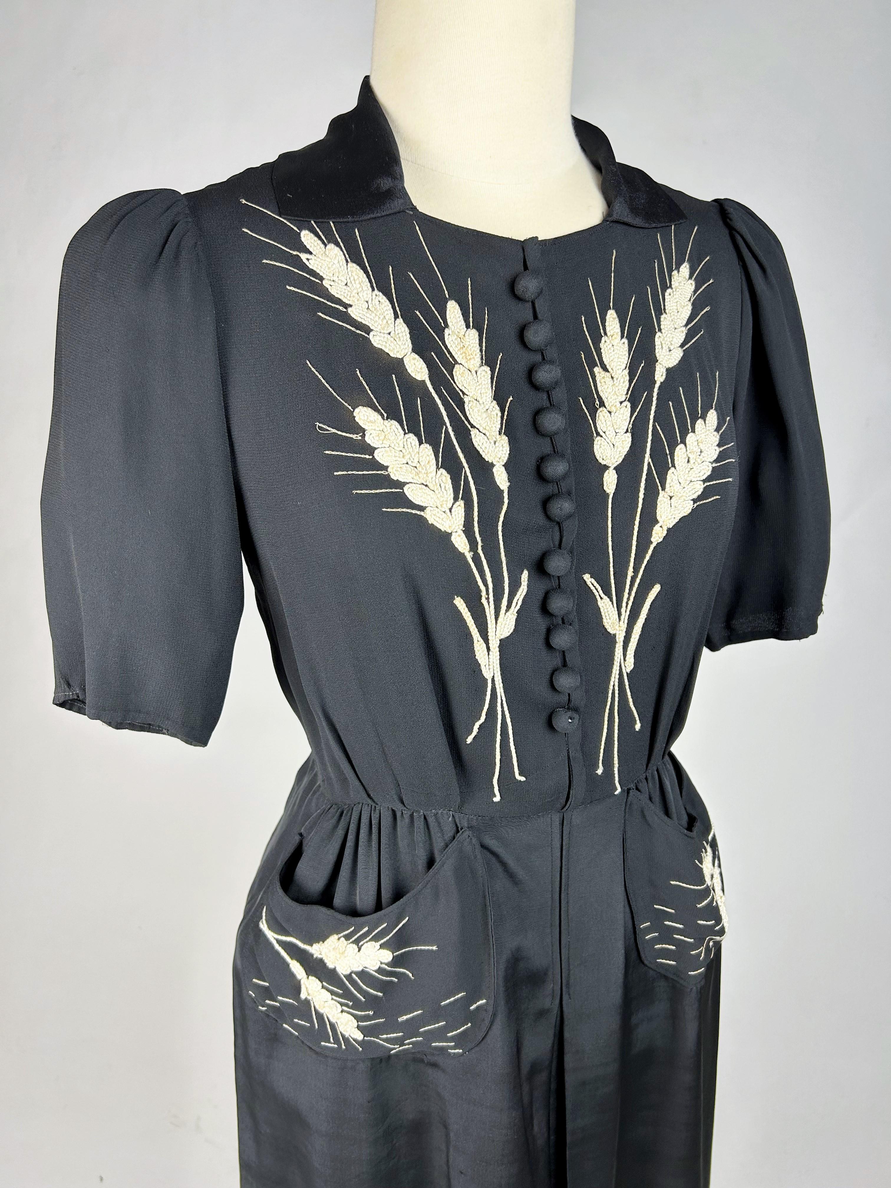 Little black dress with embroidered ears of wheat - France Circa 1945  For Sale 1