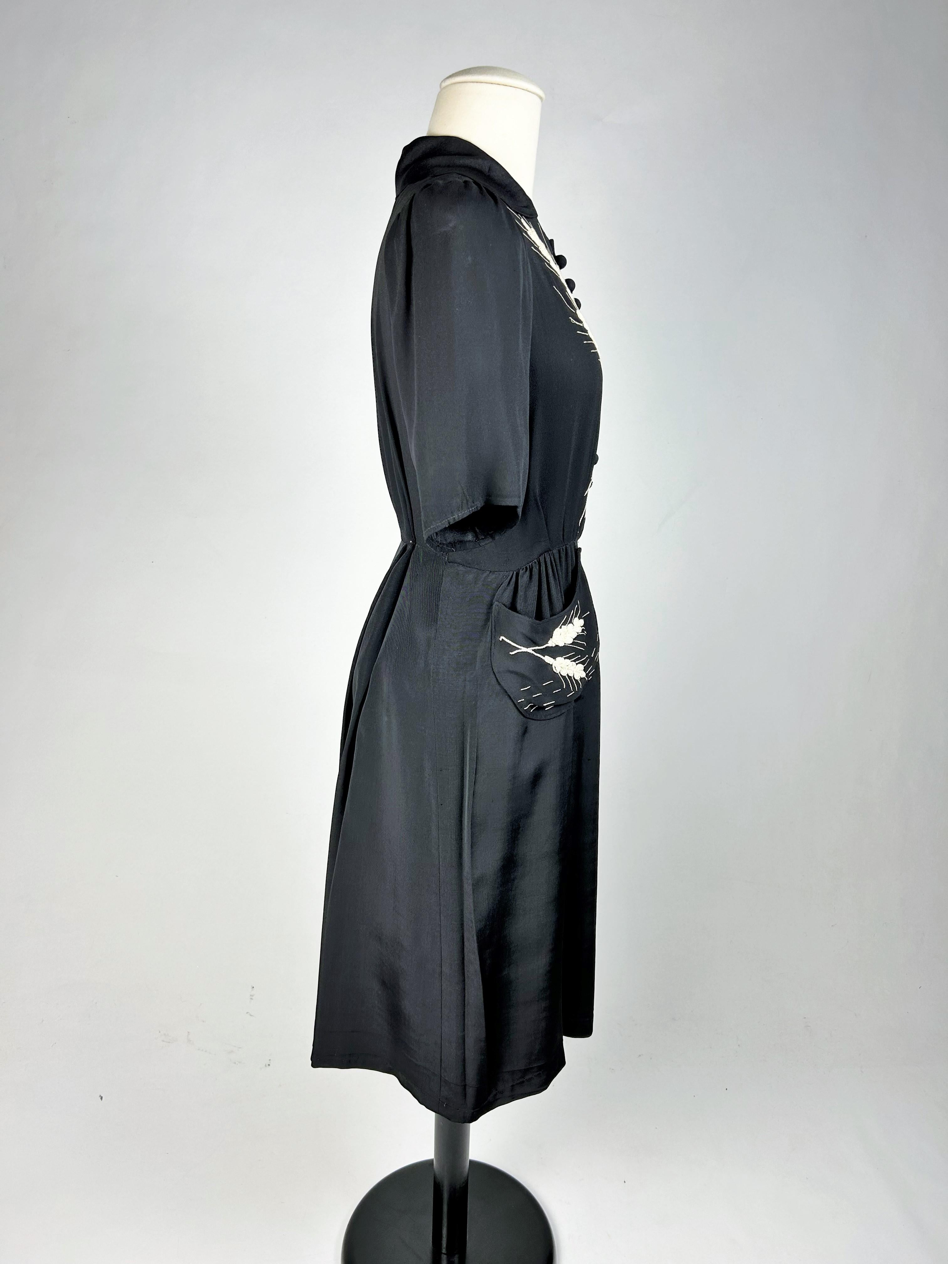 Little black dress with embroidered ears of wheat - France Circa 1945  For Sale 3