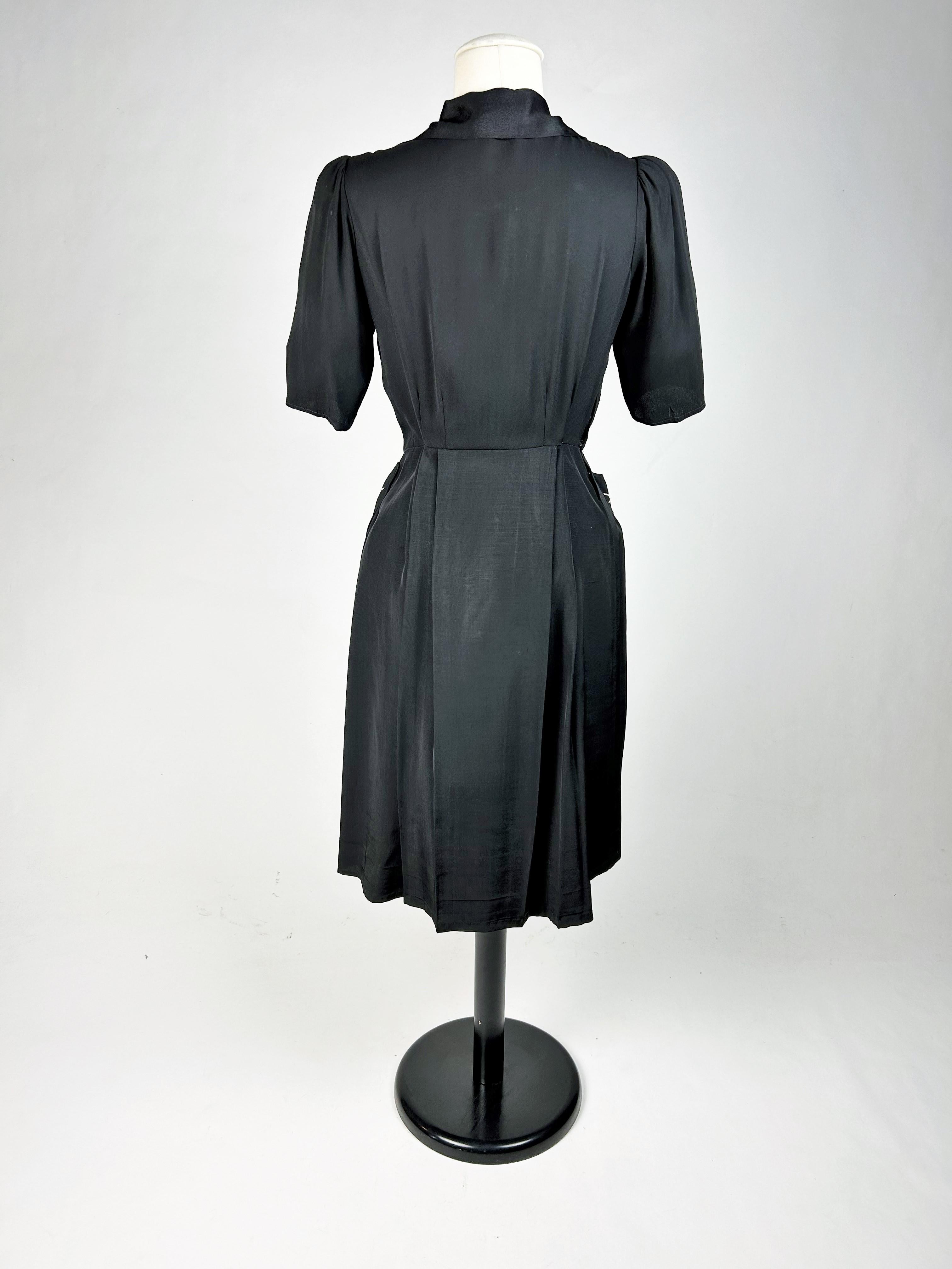 Little black dress with embroidered ears of wheat - France Circa 1945  For Sale 4