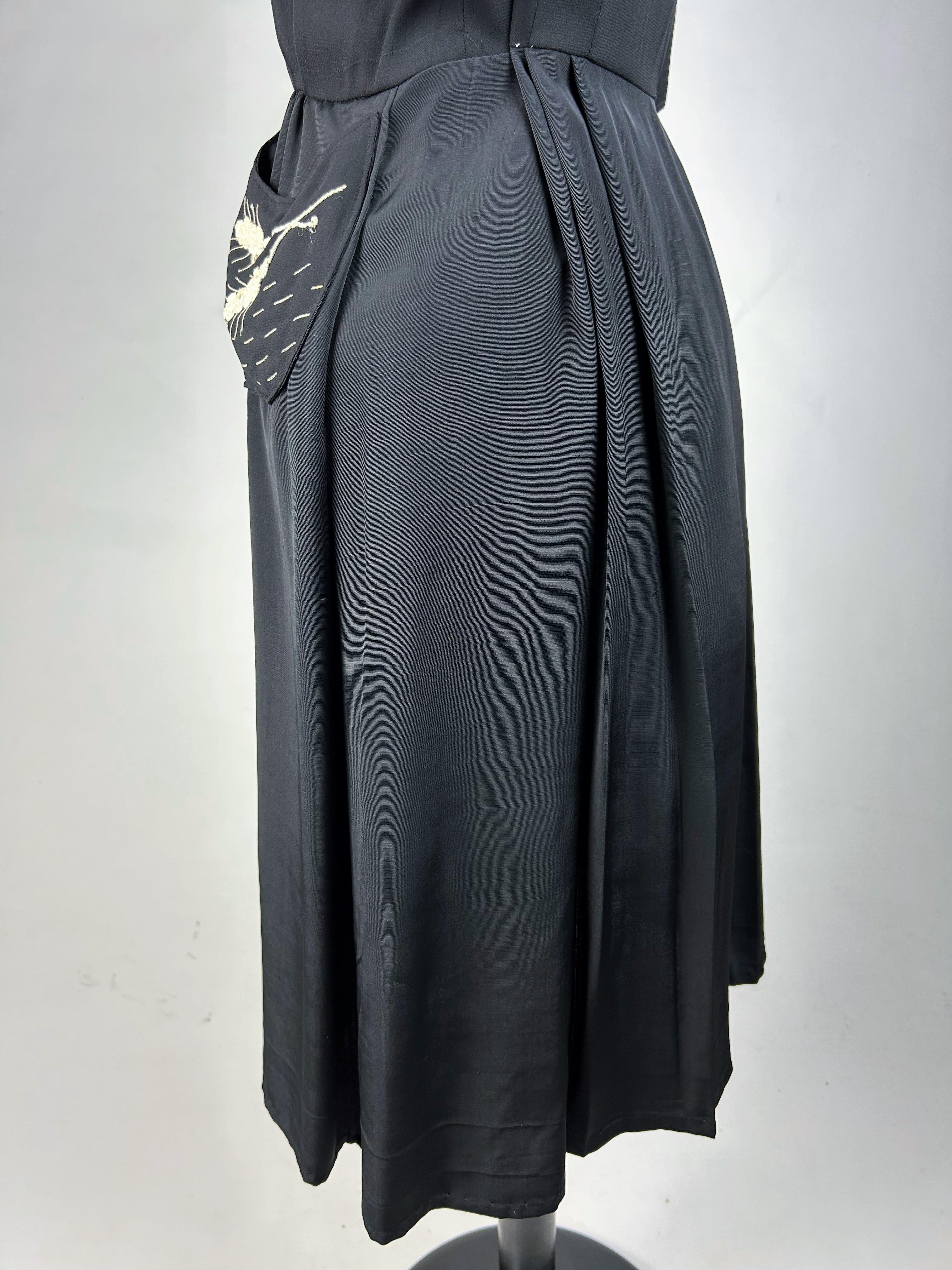 Little black dress with embroidered ears of wheat - France Circa 1945  For Sale 5