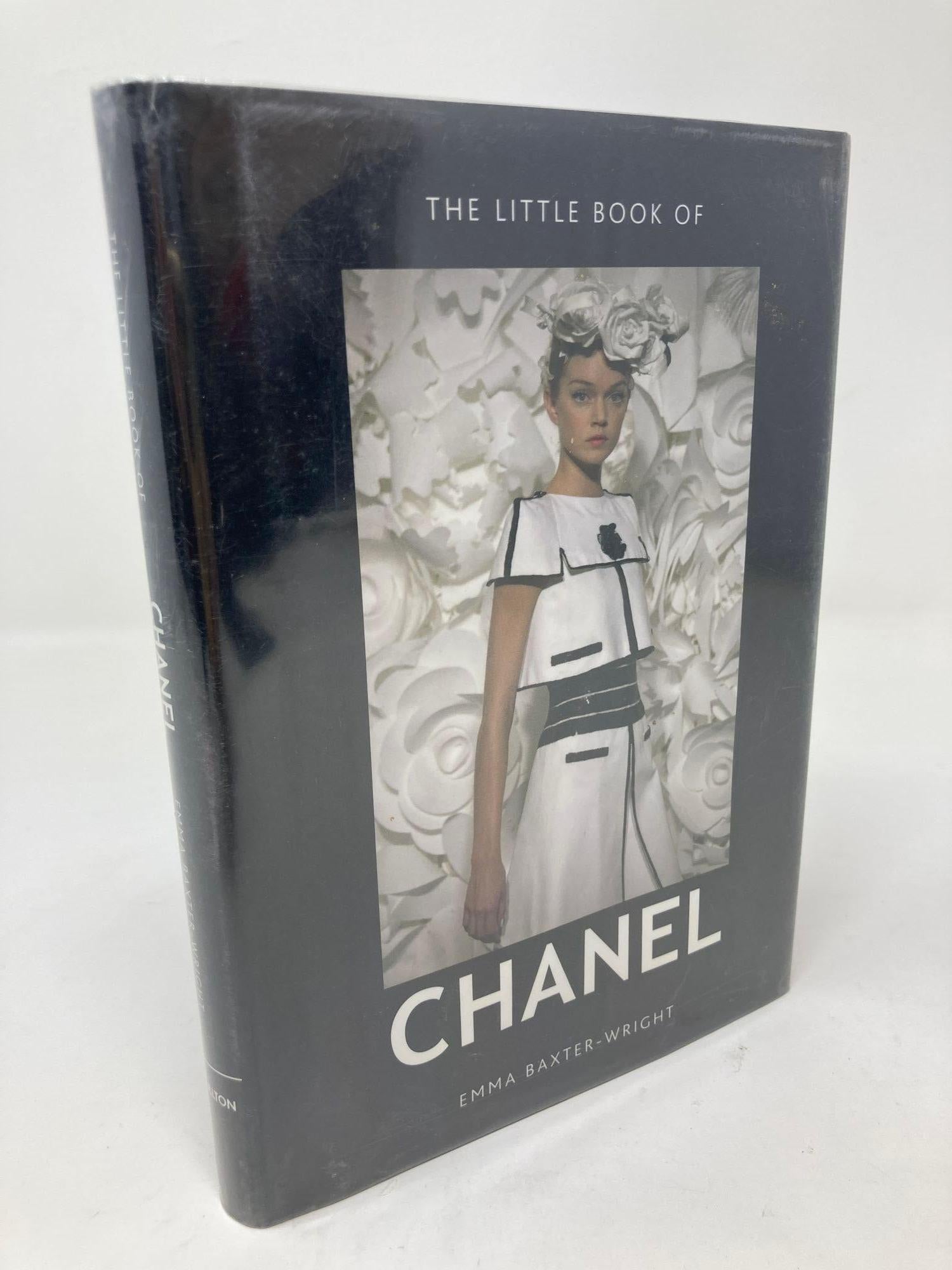 Little Book of Chanel von Lagerfeld: Die Geschichte des ikonischen Modedesigners (Französisch) im Angebot