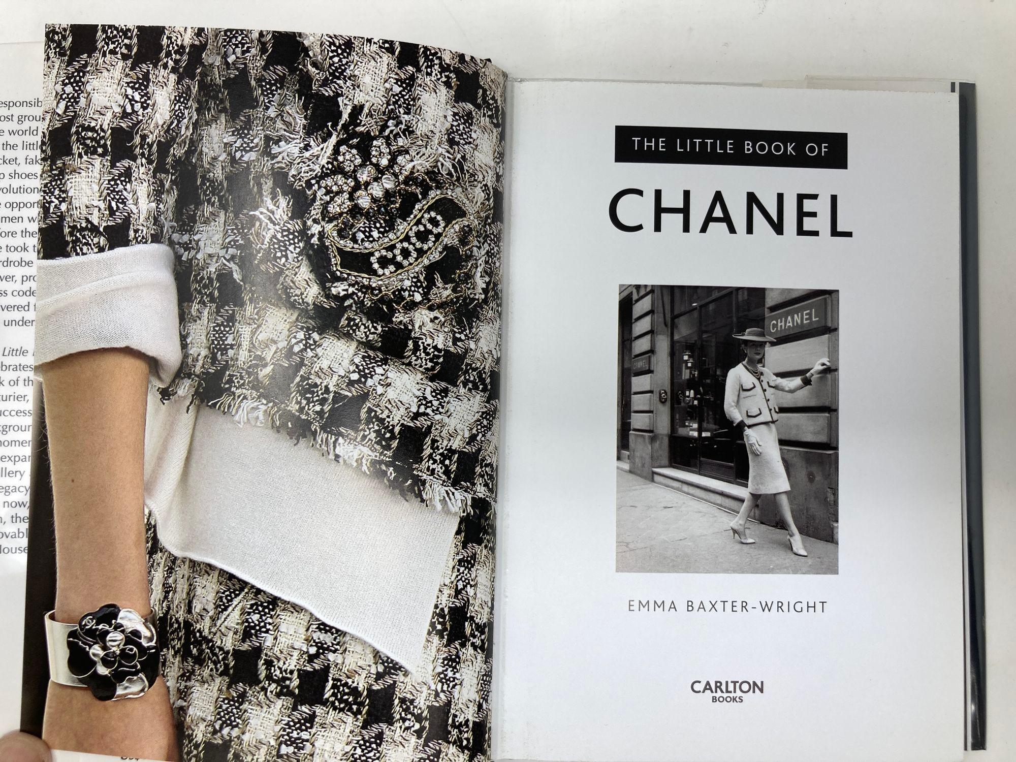 Little Book of Chanel von Lagerfeld: Die Geschichte des ikonischen Modedesigners im Zustand „Gut“ im Angebot in North Hollywood, CA