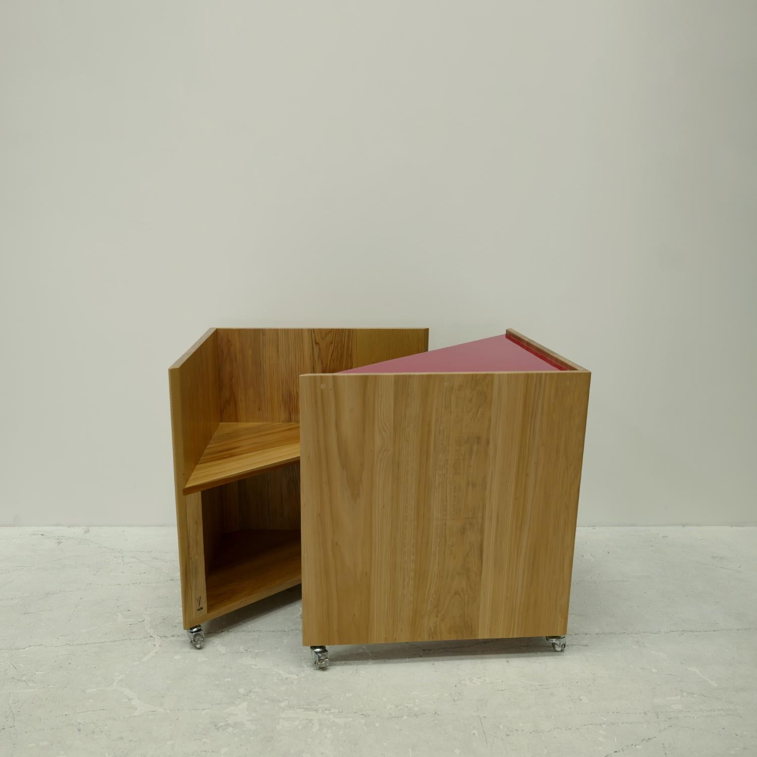 Design：Lina Bo Bardi, Marcelo Ferraz, André Vainer
Material：Solid Pine, Melamine laminate, with casters

Designed by Lina Bo Baldi in 1986, this children's desk was created for installation in the SESC Pompeia Cultural Center, a cultural facility in
