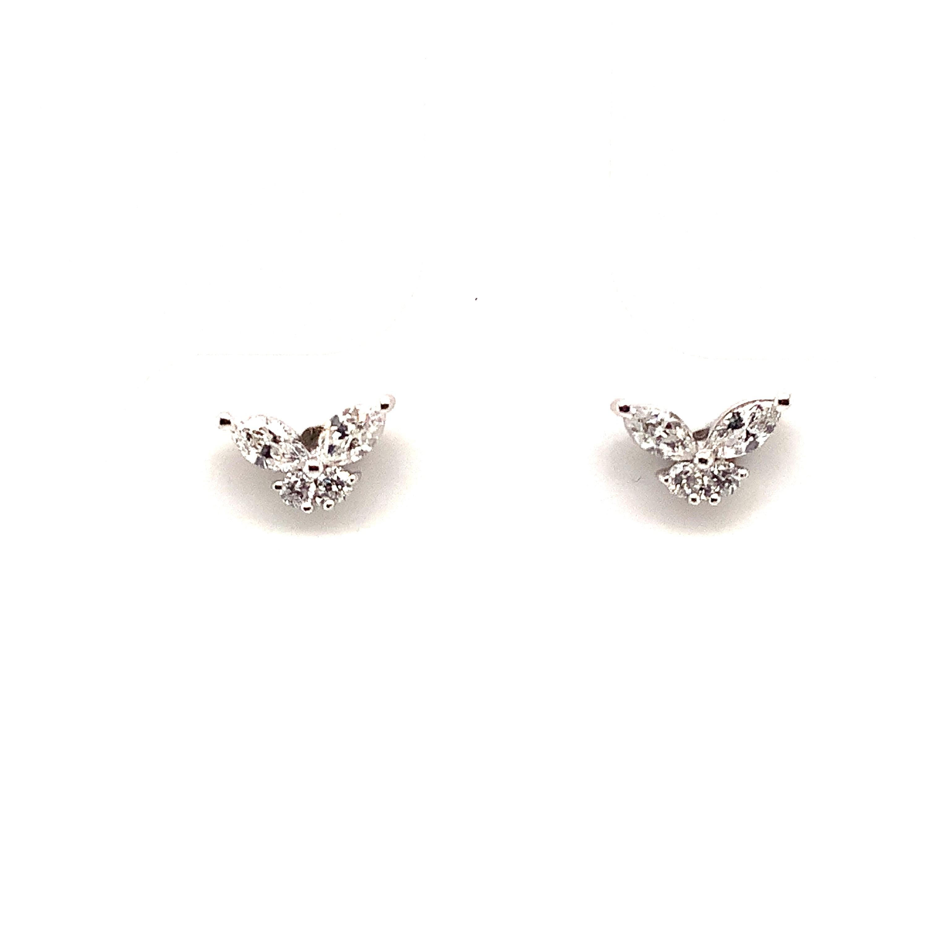 Boucles d'oreilles en or blanc 14 carats avec petit papillon et diamants Neuf - En vente à Los Gatos, CA