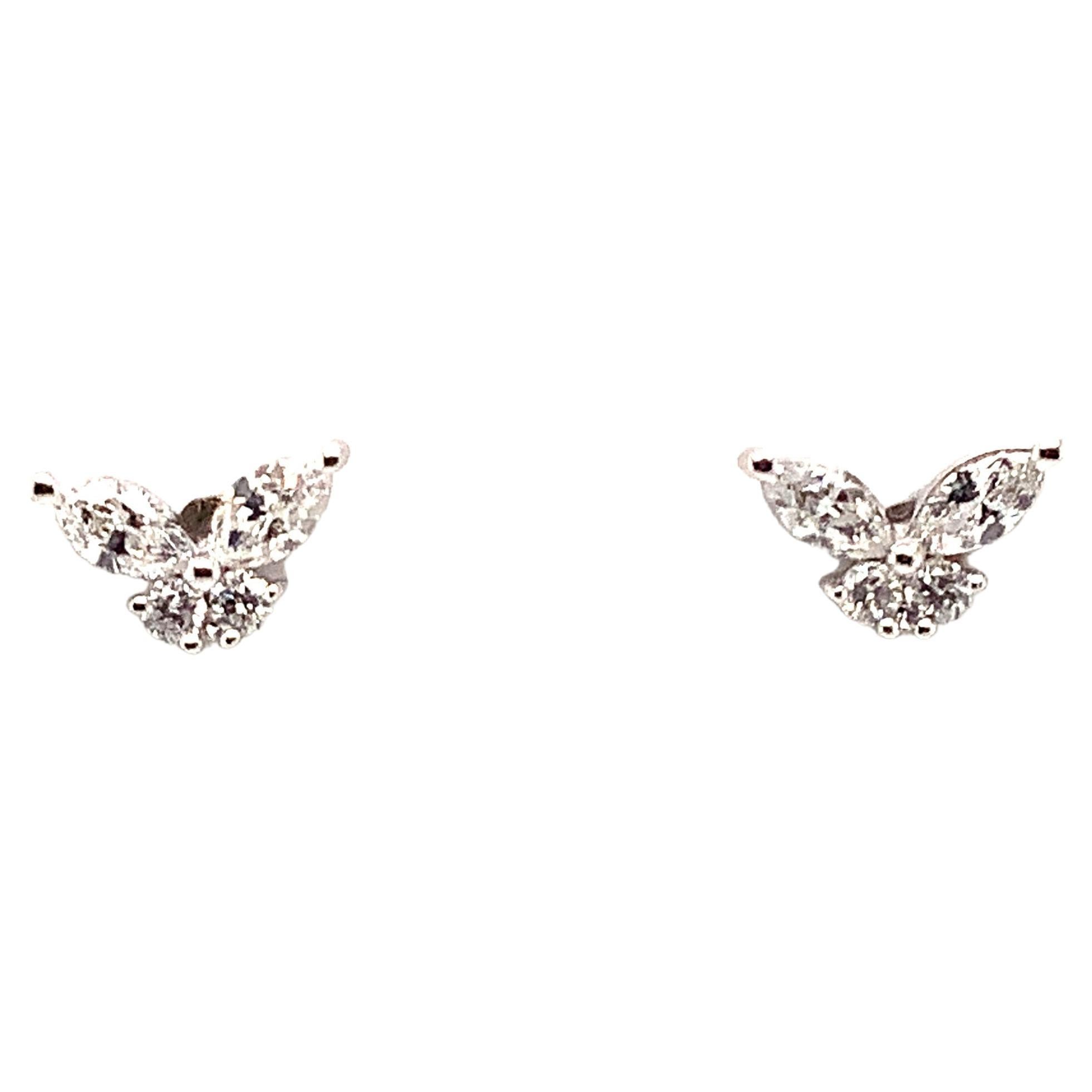 Boucles d'oreilles en or blanc 14 carats avec petit papillon et diamants en vente