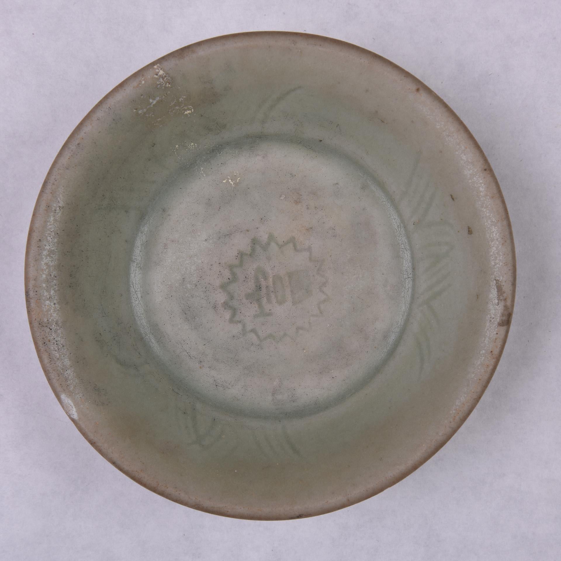 Little Celadon Antique Chinese Plate  In Excellent Condition For Sale In Alessandria, Piemonte