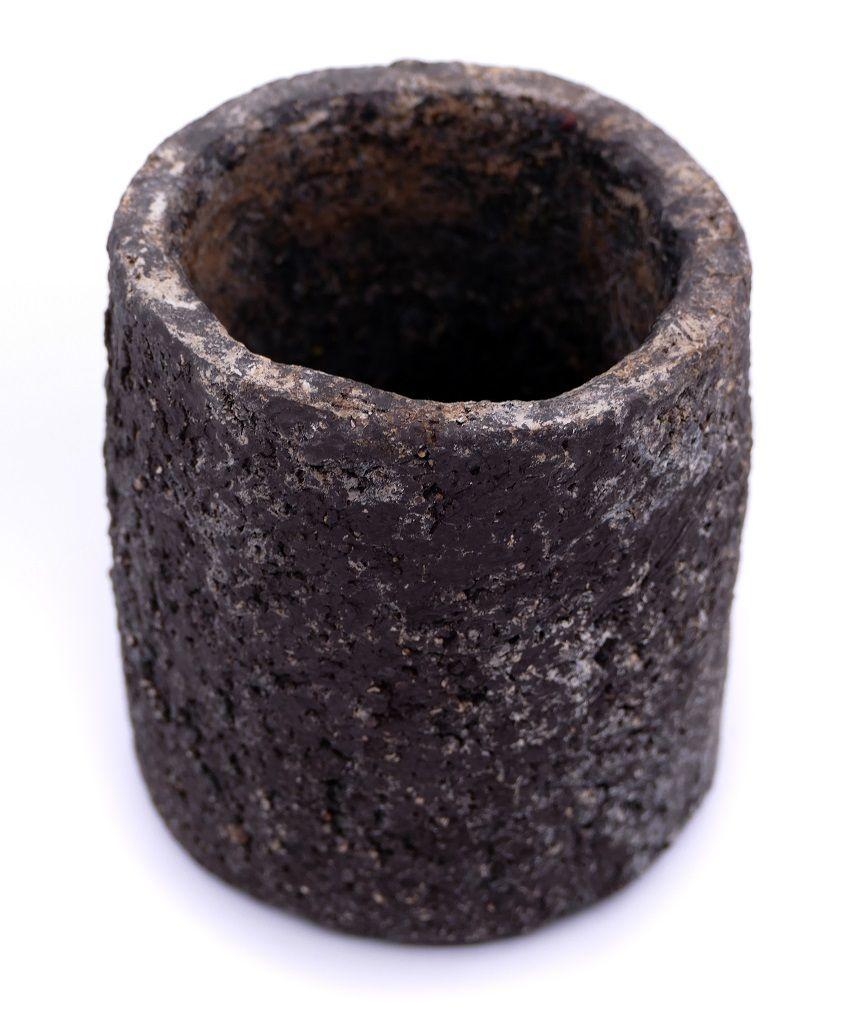 Little Chamotte vase is a beautiful decorative object realized in the 1970s by German manufacture. 

Realized entirely chamotte clay, a particular raw material for making ceramics with silica and alumina. Black-colored vase with the letters FD