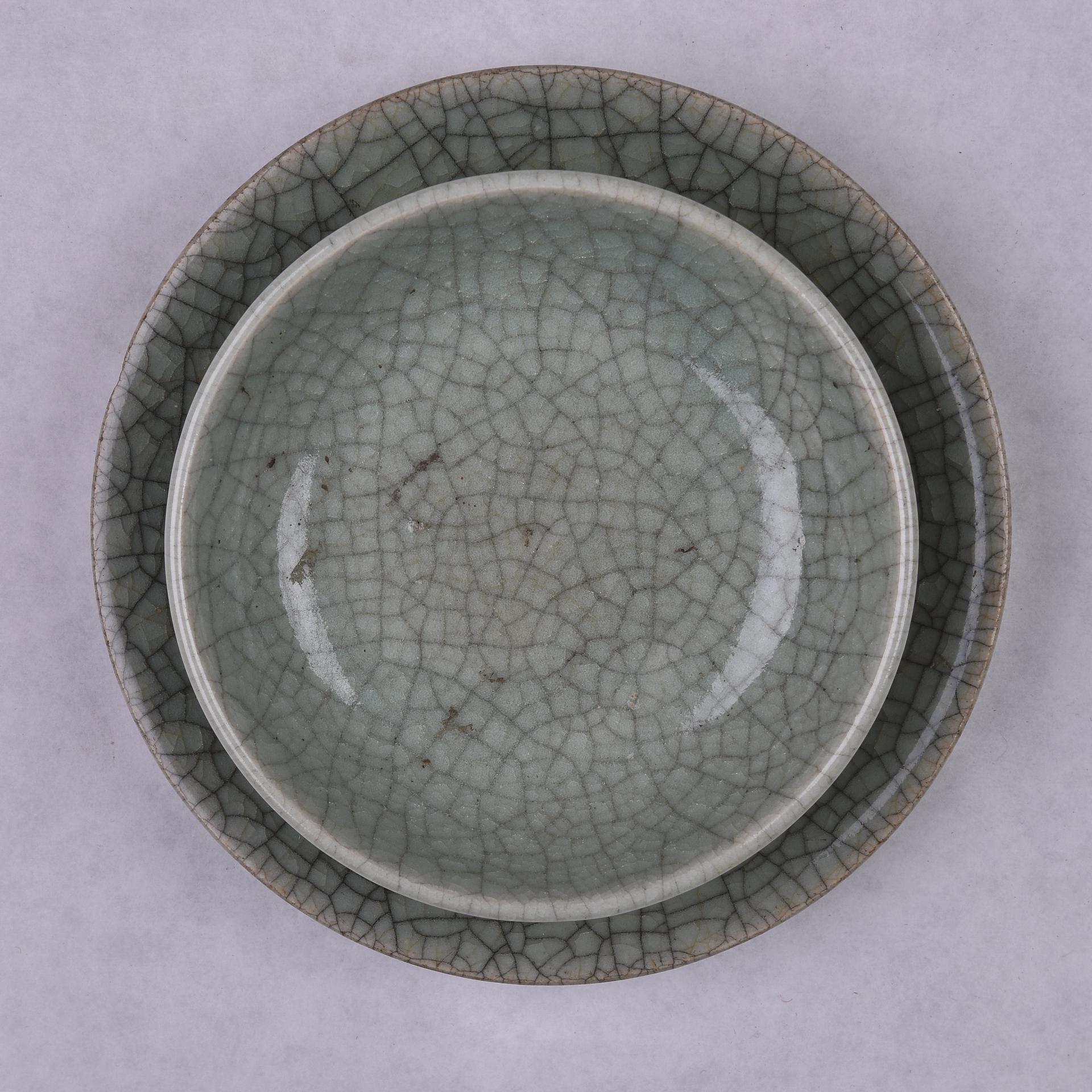 Chinesischer Celadon-Ming aus Celadon  Platten (18. Jahrhundert und früher) im Angebot