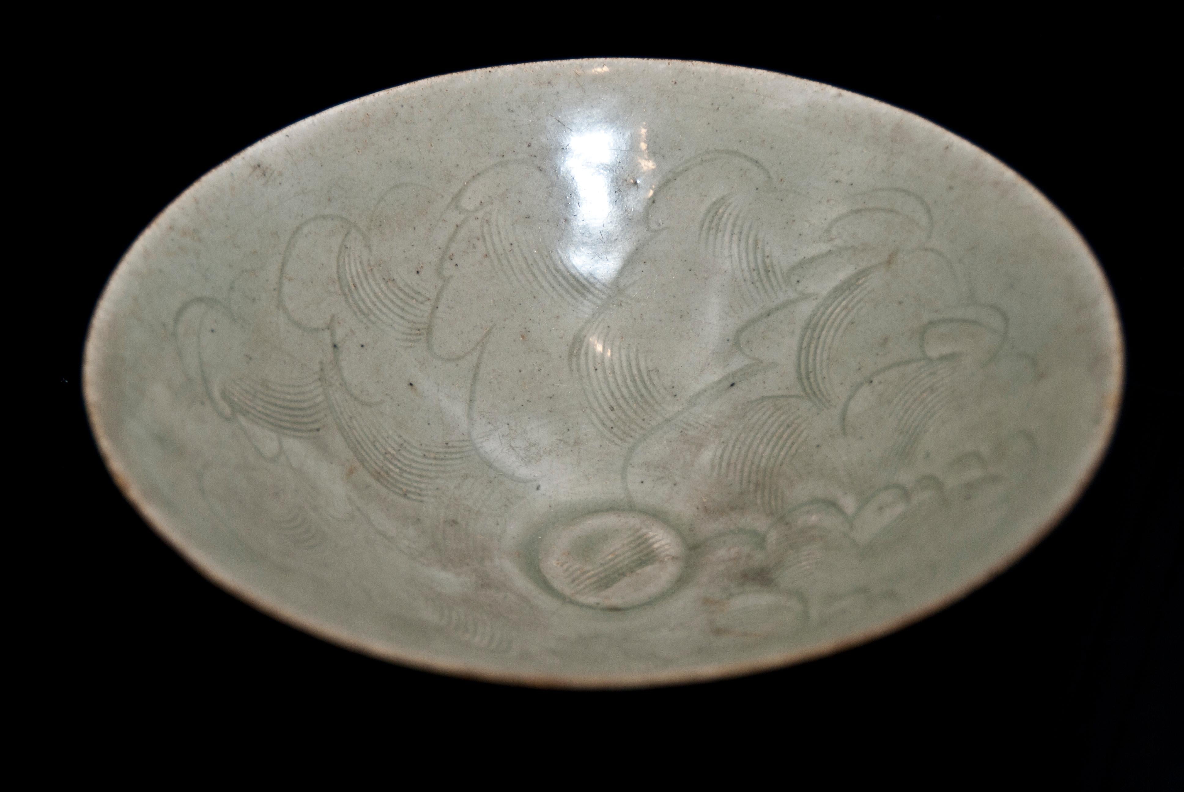 Little Circular Chinese Stoneware Bowl Sung 1 Period, 12th-14th Century In Good Condition For Sale In Roma, IT