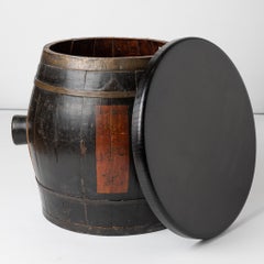 Little Coffee Table with Chinese Barrel