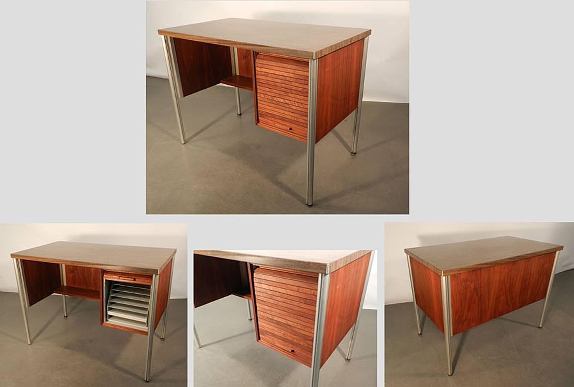 Little desk in aluminum, walnut veneer and laminated top, circa 1960.