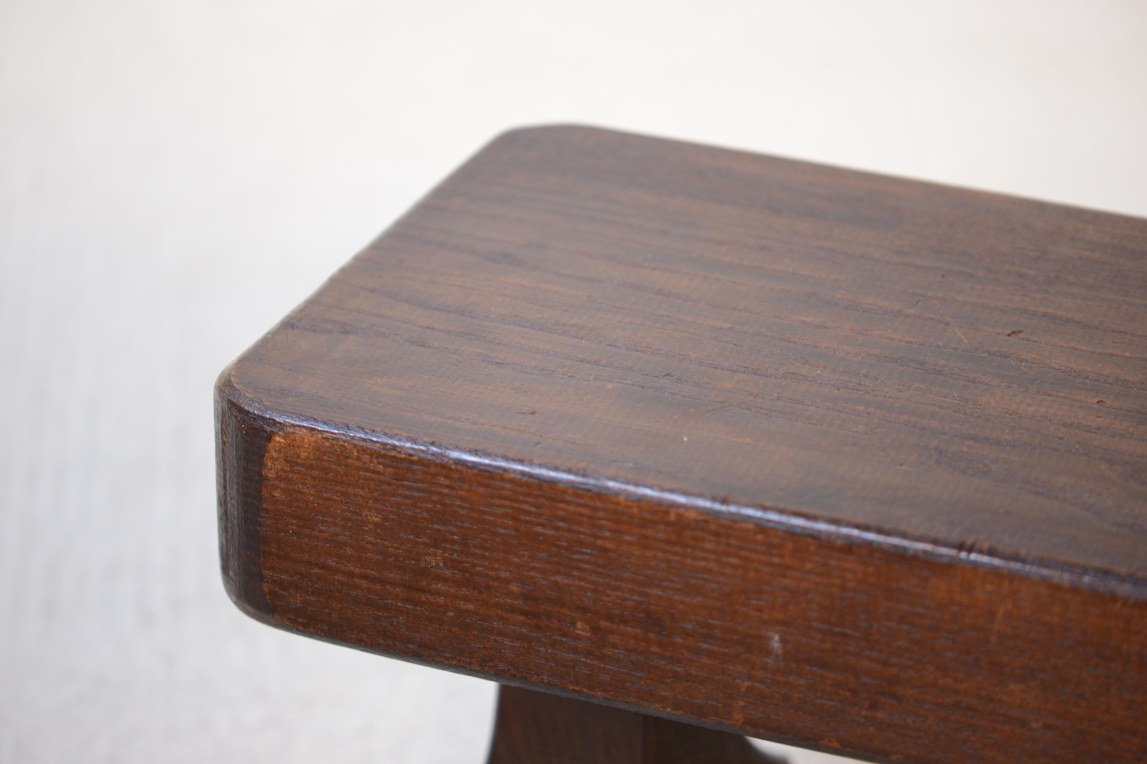 Little French Brutalist Stained Wooden Stool, circa 1950 In Good Condition For Sale In Forest, BE