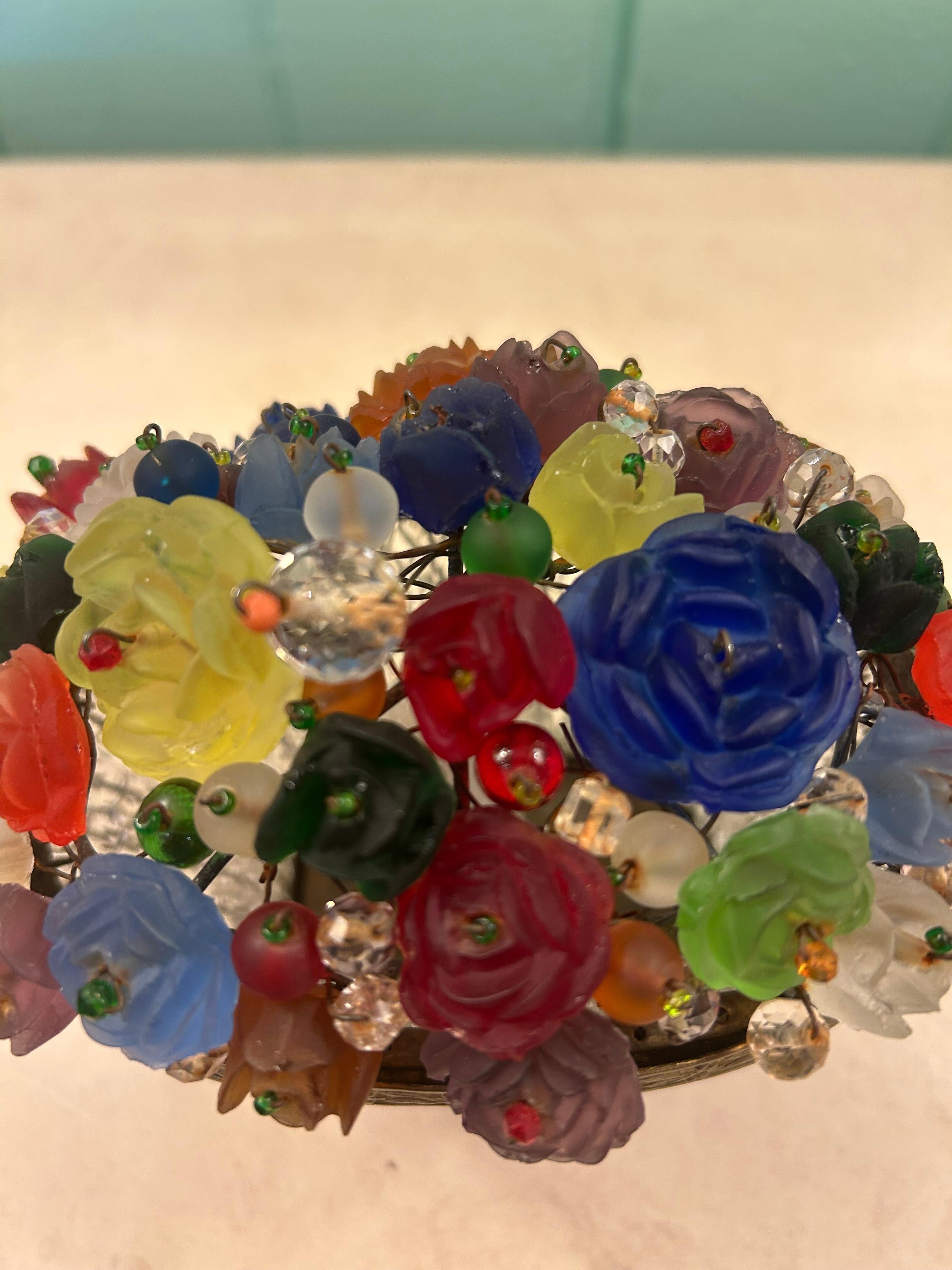 Petite lampe de mariée tchèque en perles avec fleurs Bon état - En vente à Hopewell, NJ