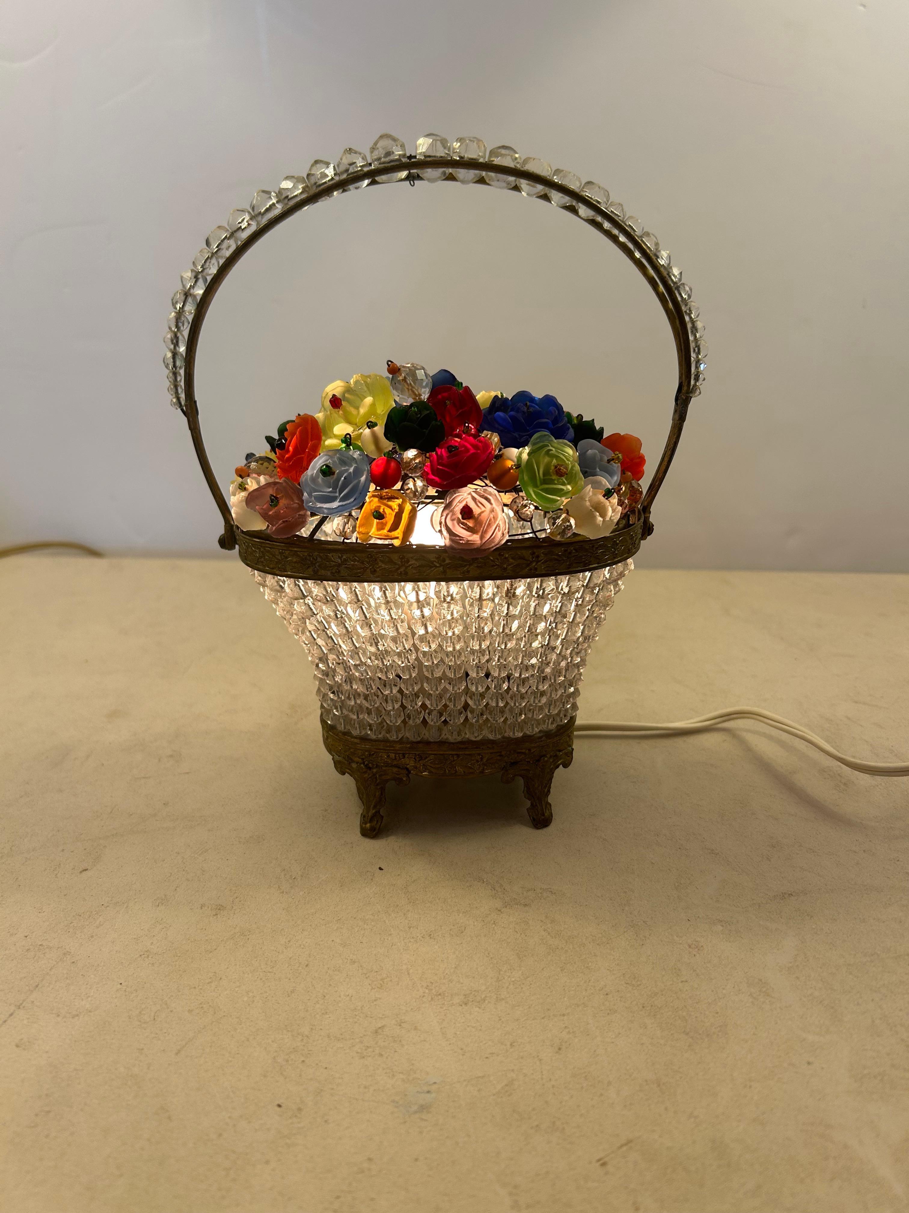 Petite lampe de mariée tchèque en perles avec fleurs en vente 2