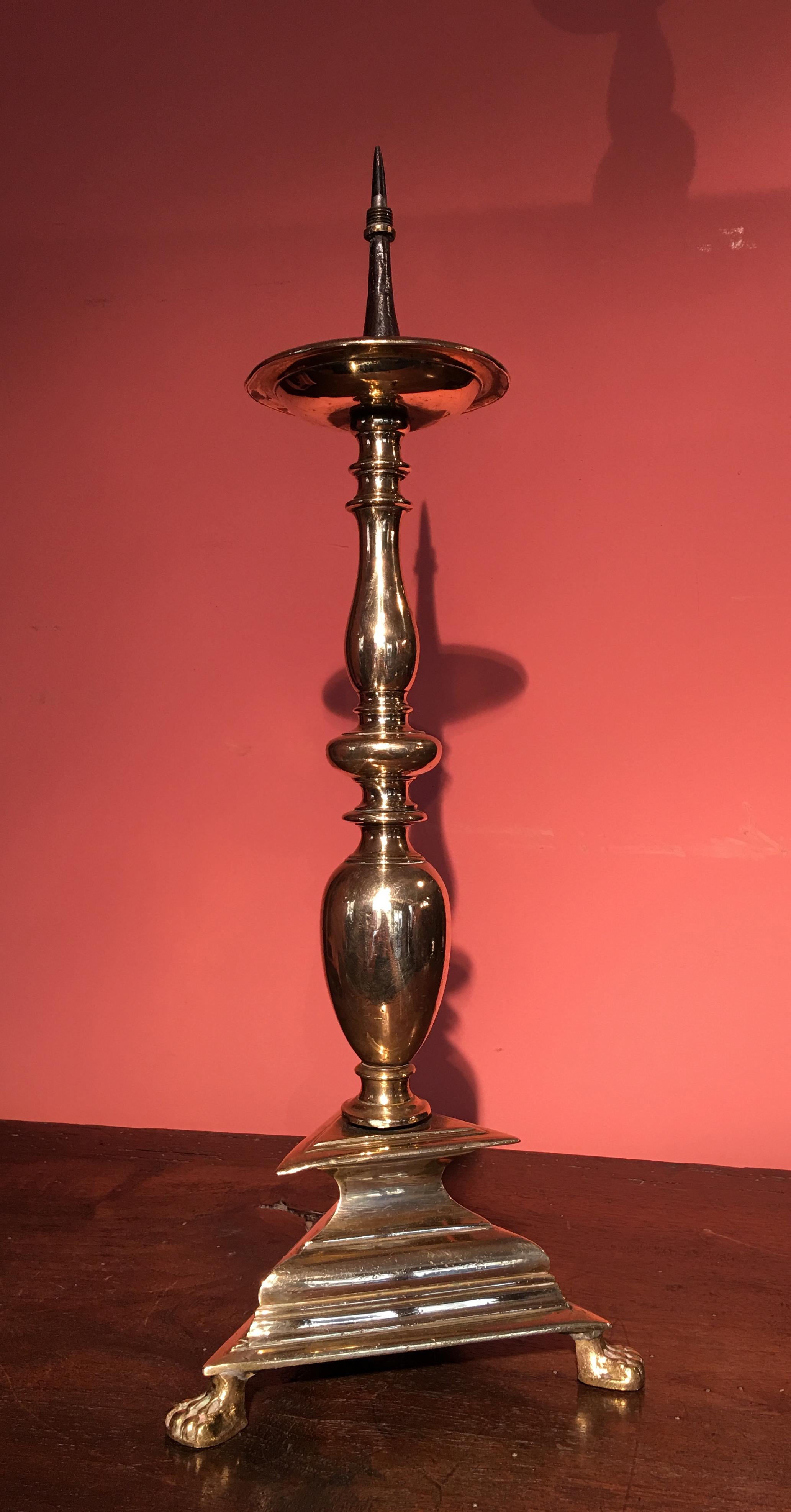 Origin: France
Period: 16th century.

Measure: Height 48 cm

Bronze

Topped by the socket and spike the baluster foot stands upon a molded tripod base.

 