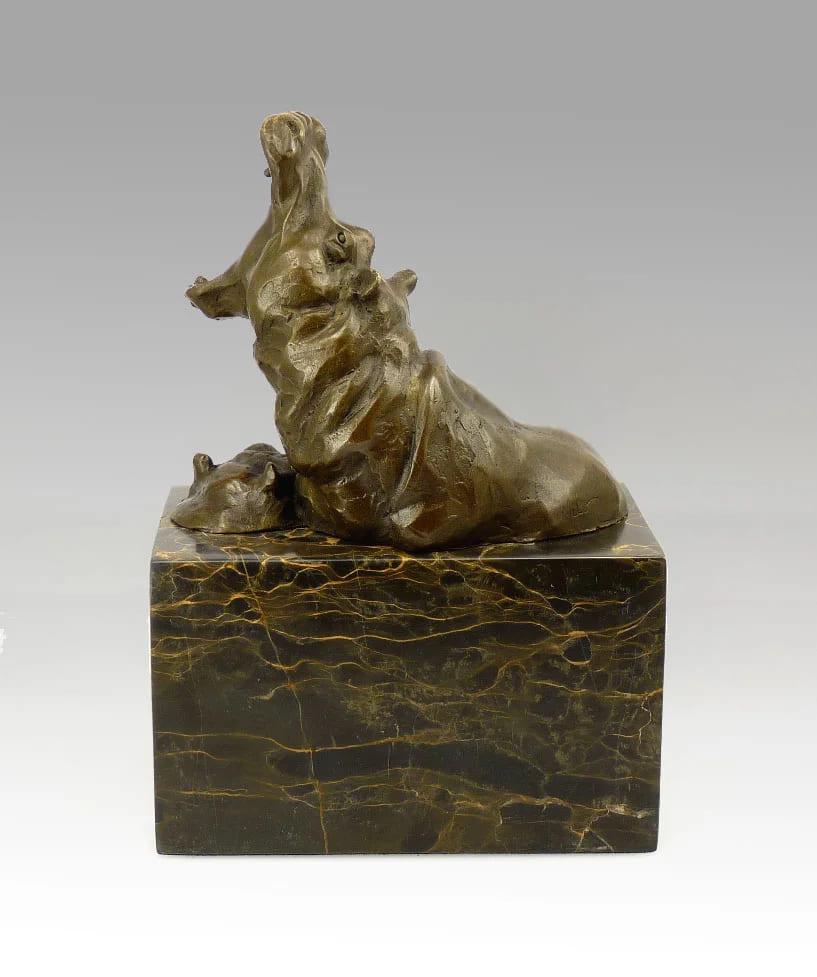 Patiné Famille de petits hippopotames - Statue en bronze animalière en vente