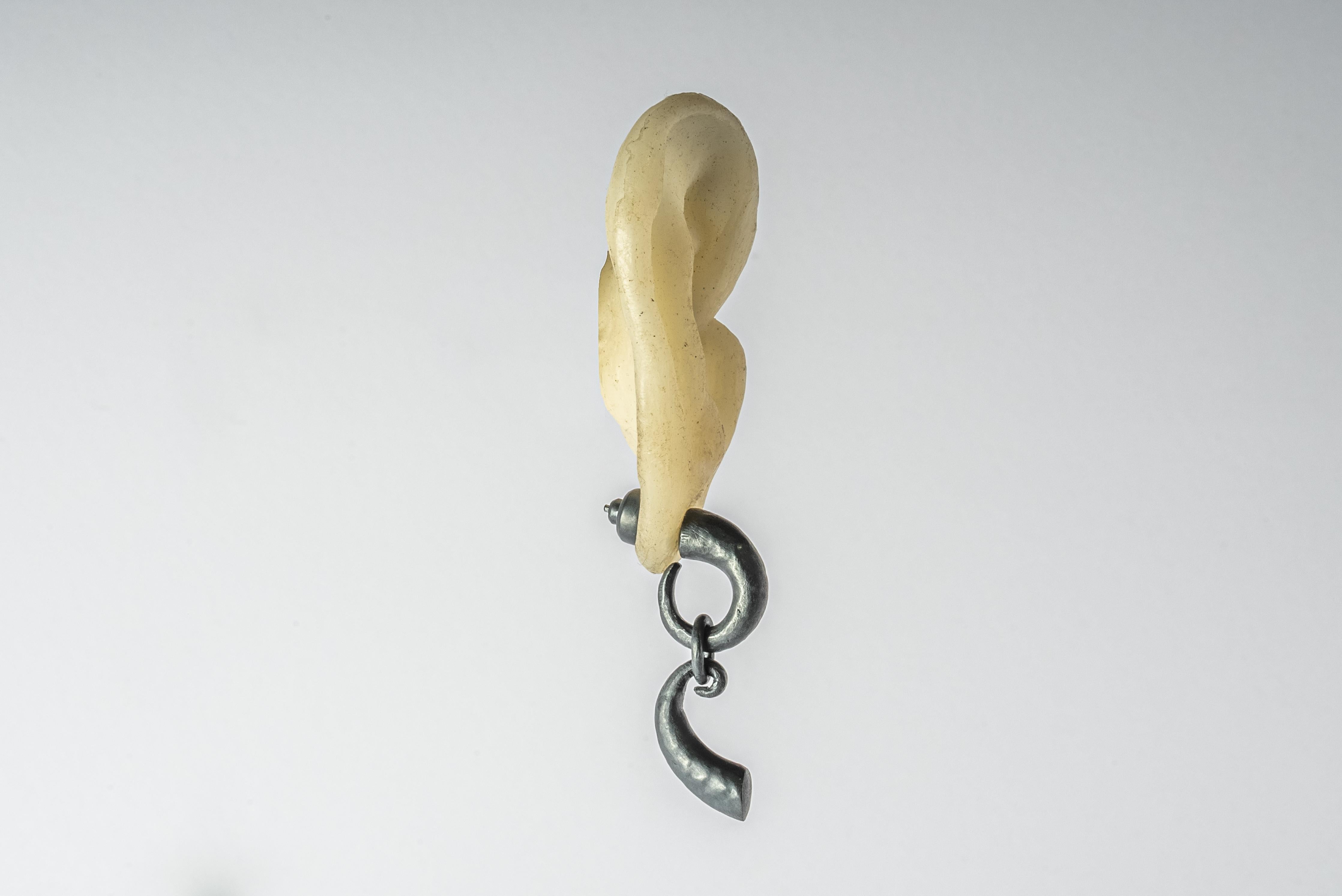 Little Horn Pendant Earring (KA) For Sale 3