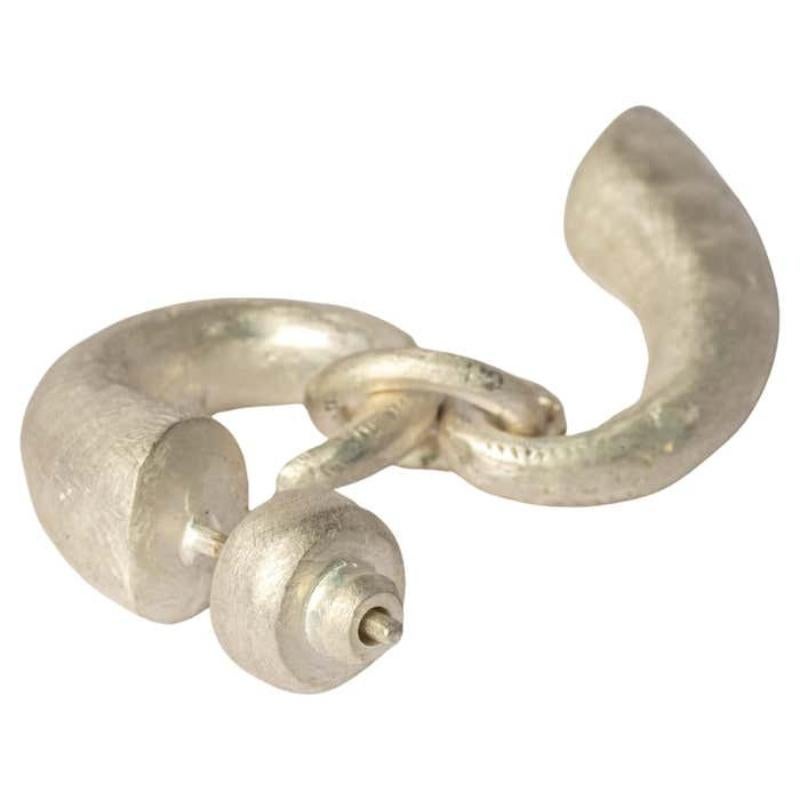 Ohrhänger in Form eines Horns aus Sterlingsilber.
Verkauft als Einzelstück.
