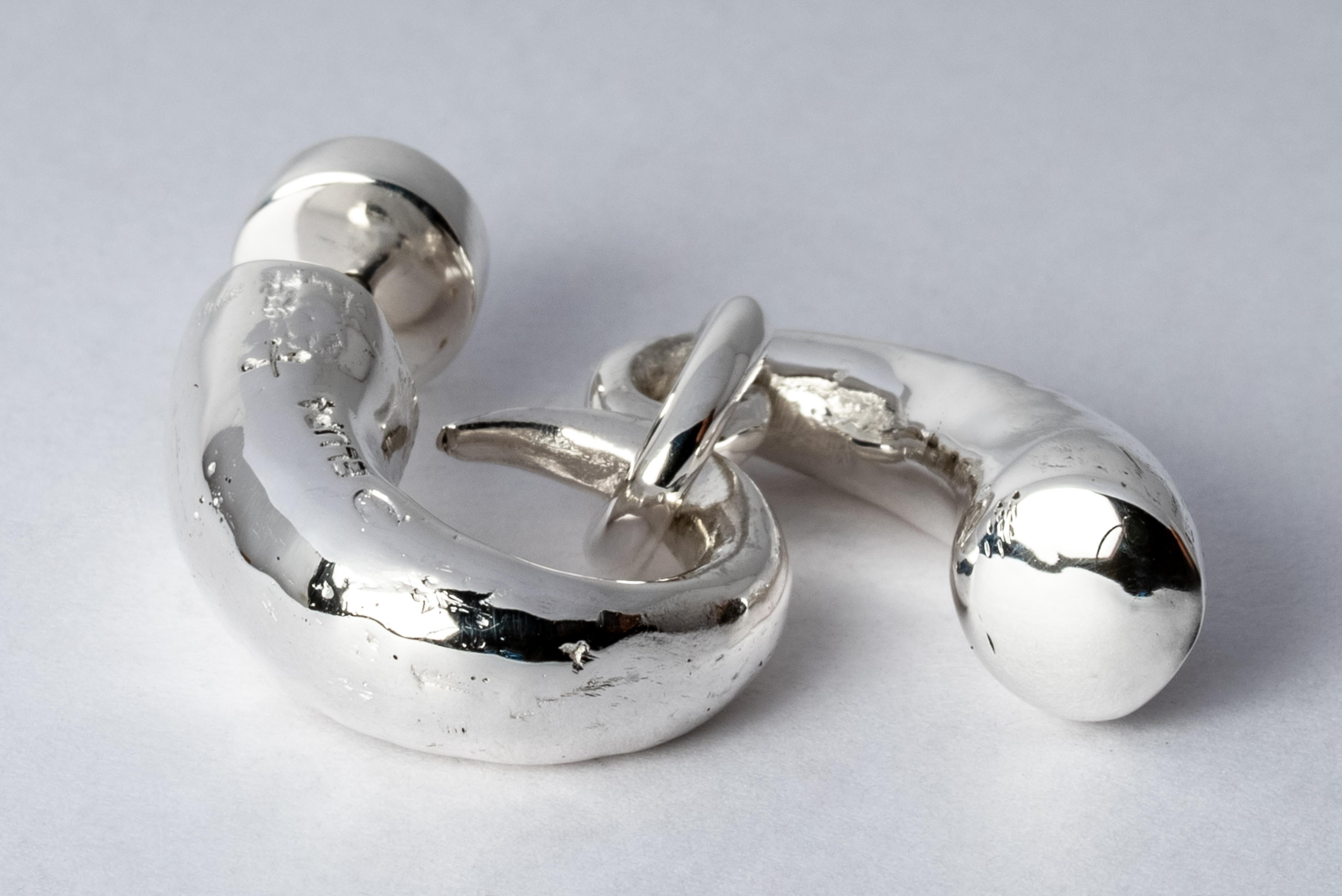 Women's or Men's Little Horn Pendant Earring (PA) For Sale