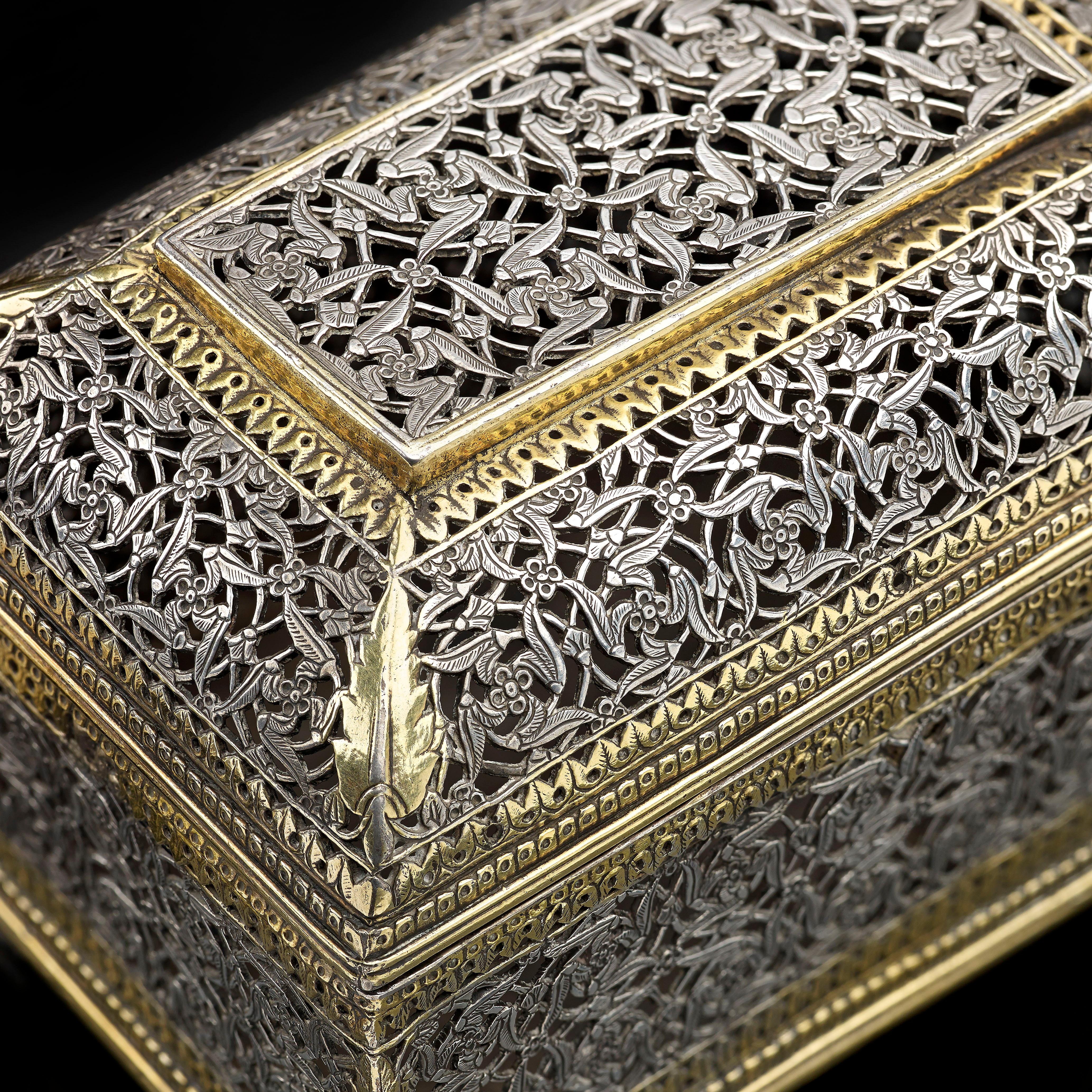 Little Indo Portuguese Silver and Parcel Gilt Box, 17th Century Portugal 2