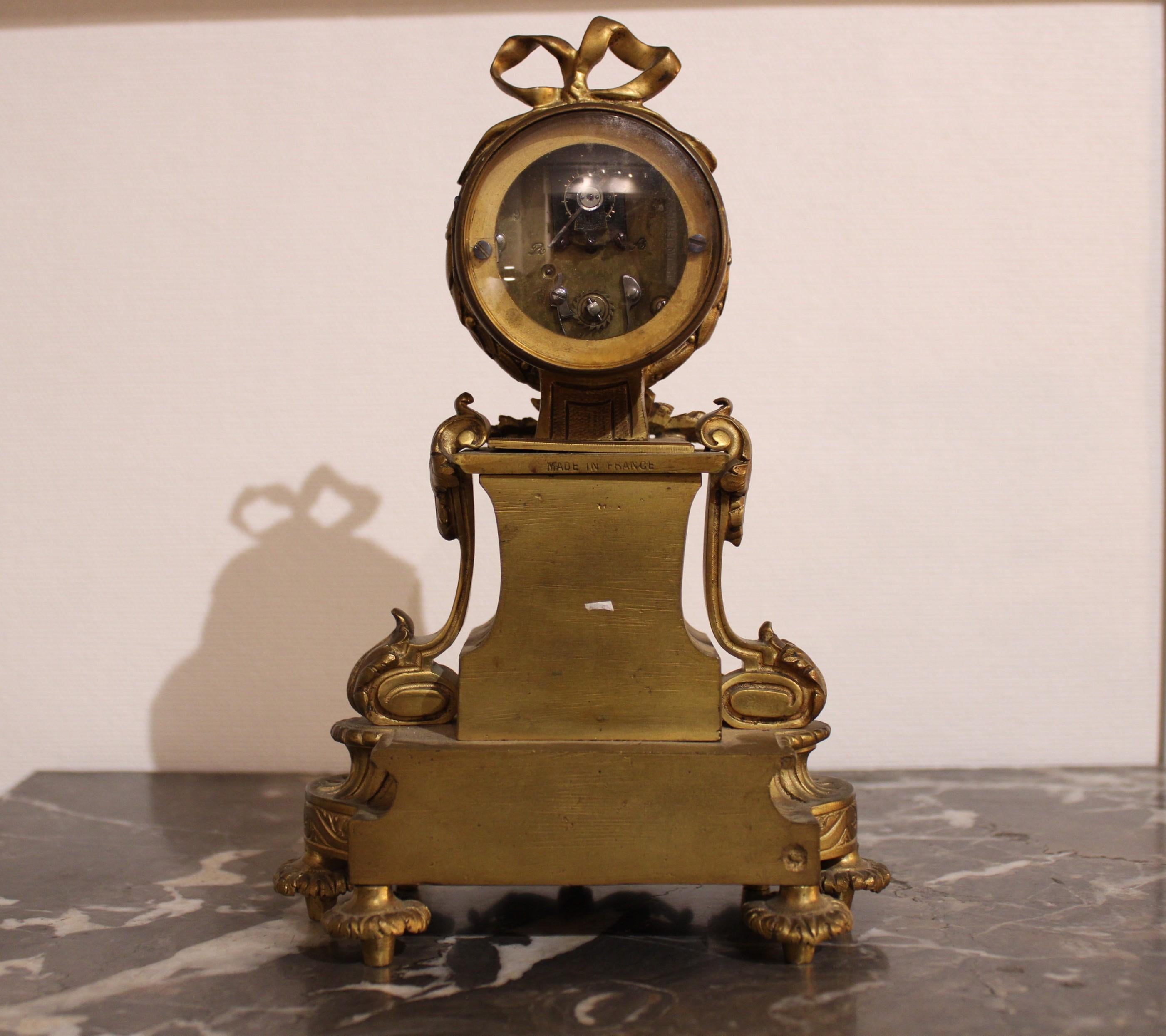 Little mantel clock, France, late 19th century In Good Condition For Sale In Paris, FR