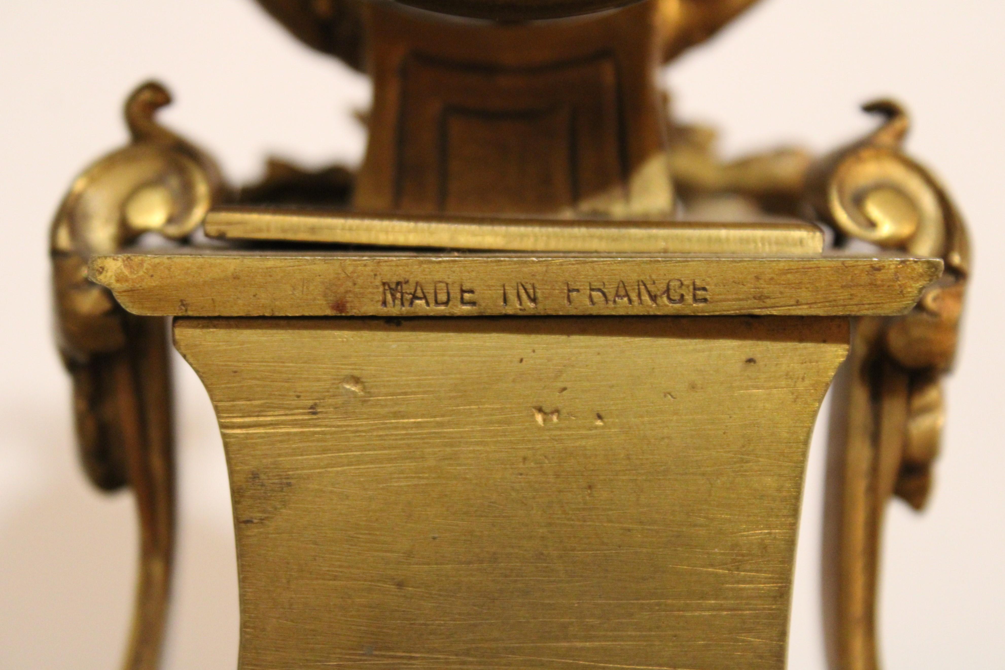Bronze Little mantel clock, France, late 19th century For Sale